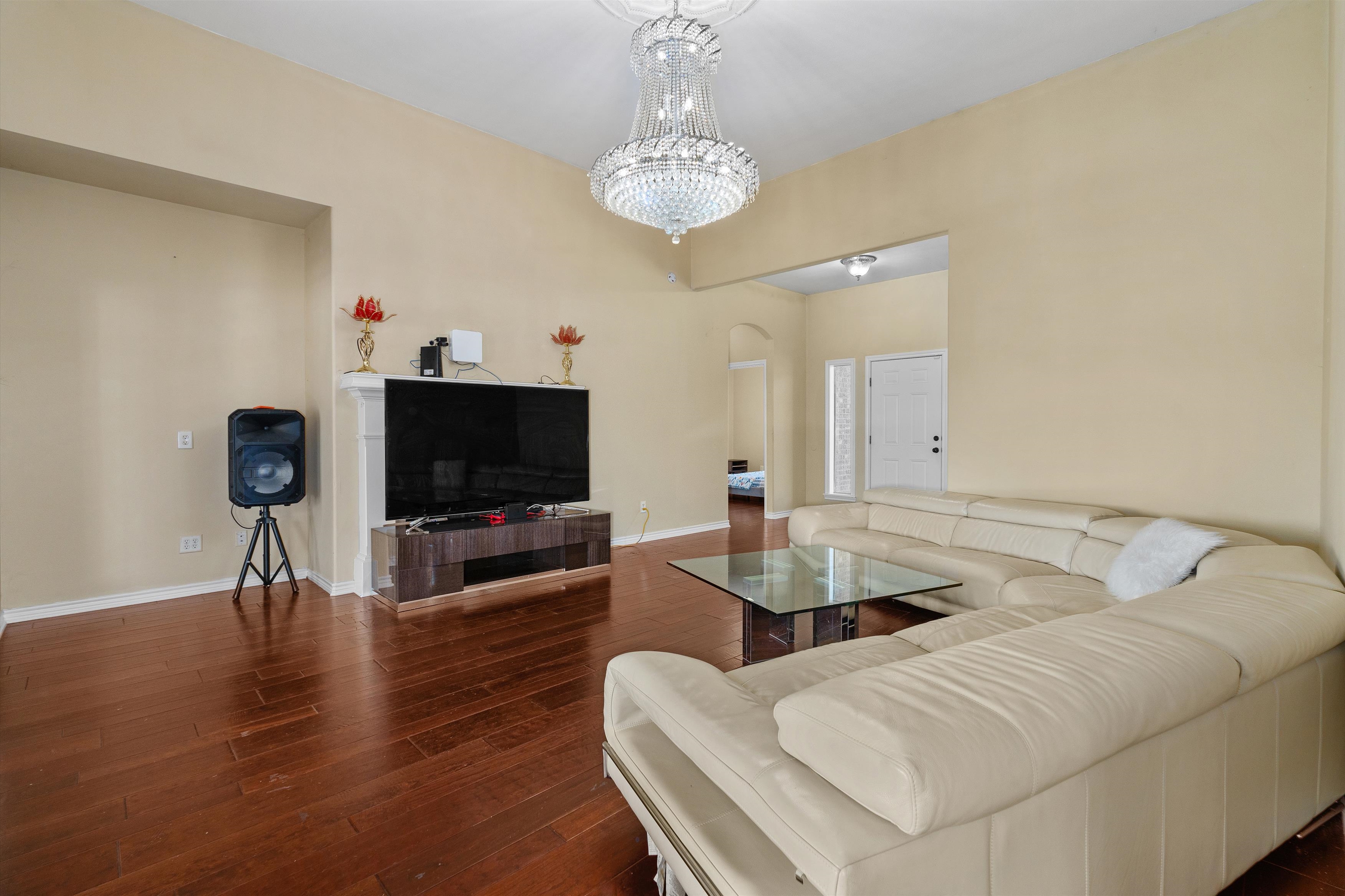 Henderson, Texas, 75654, United States, 5 Bedrooms Bedrooms, ,3 BathroomsBathrooms,Residential,For Sale,1983255