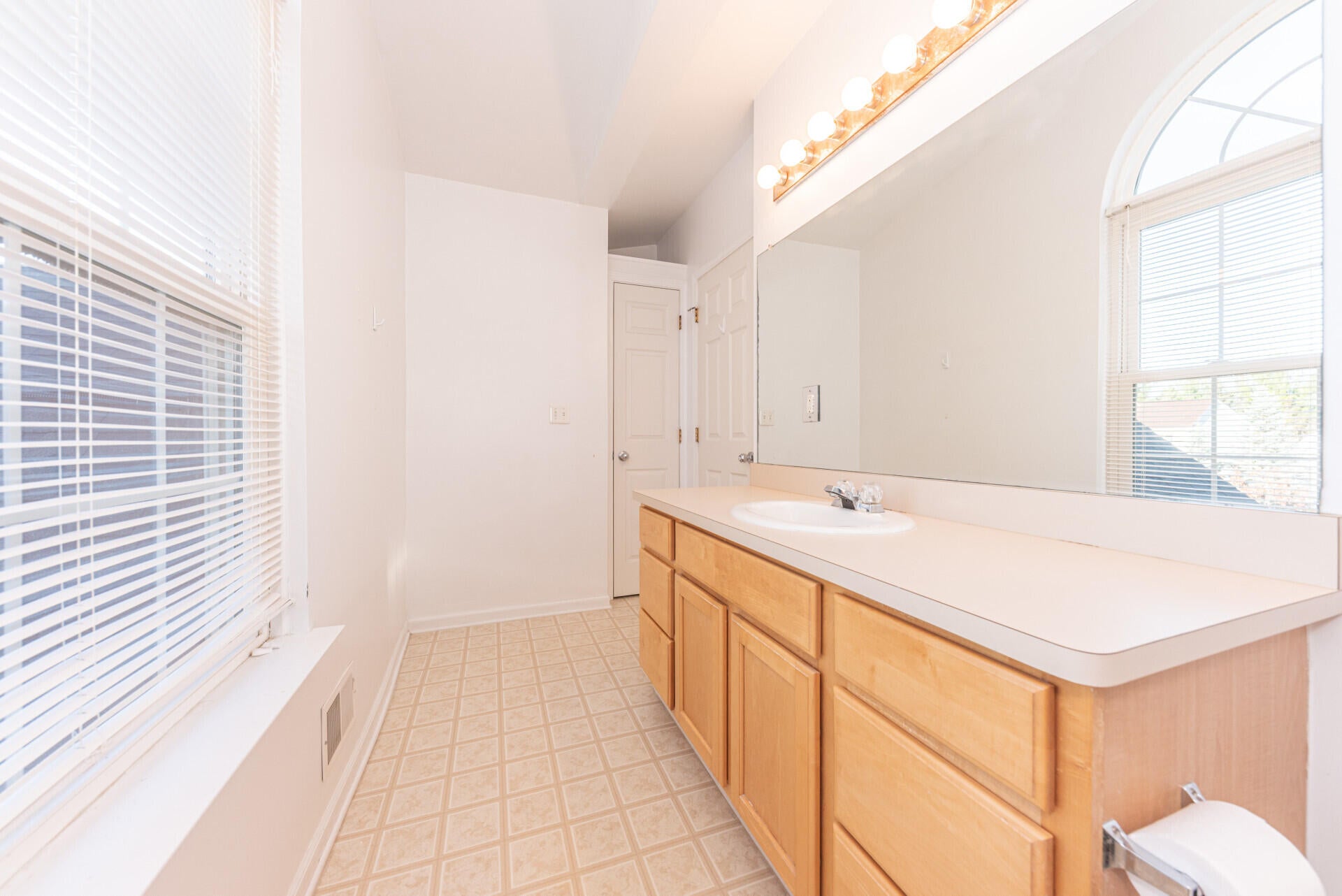 Ann Arbor, Michigan, 48103, United States, 4 Bedrooms Bedrooms, ,3 BathroomsBathrooms,Residential,For Sale,1991592