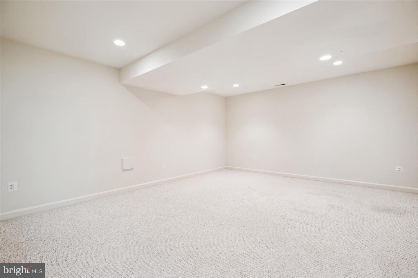 Gaithersburg, Maryland, 20878, United States, 5 Bedrooms Bedrooms, ,5 BathroomsBathrooms,Residential,For Sale,1907649