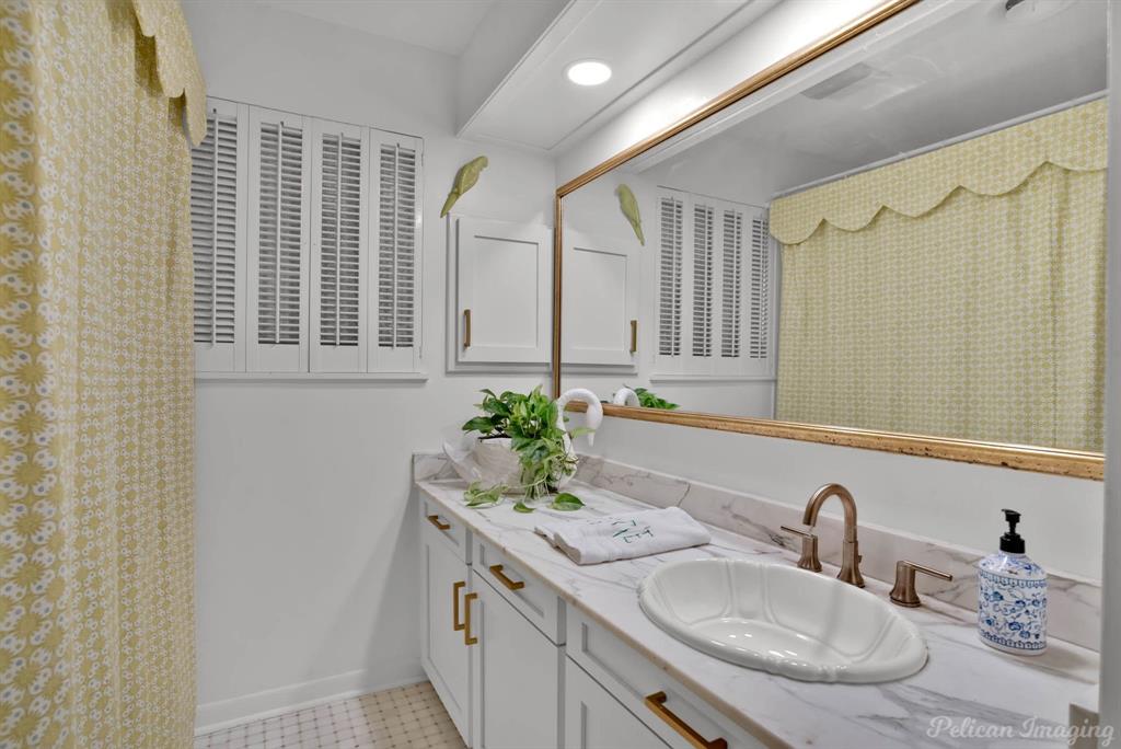 Shreveport, Louisiana, 71106, United States, 5 Bedrooms Bedrooms, ,3 BathroomsBathrooms,Residential,For Sale,1804605