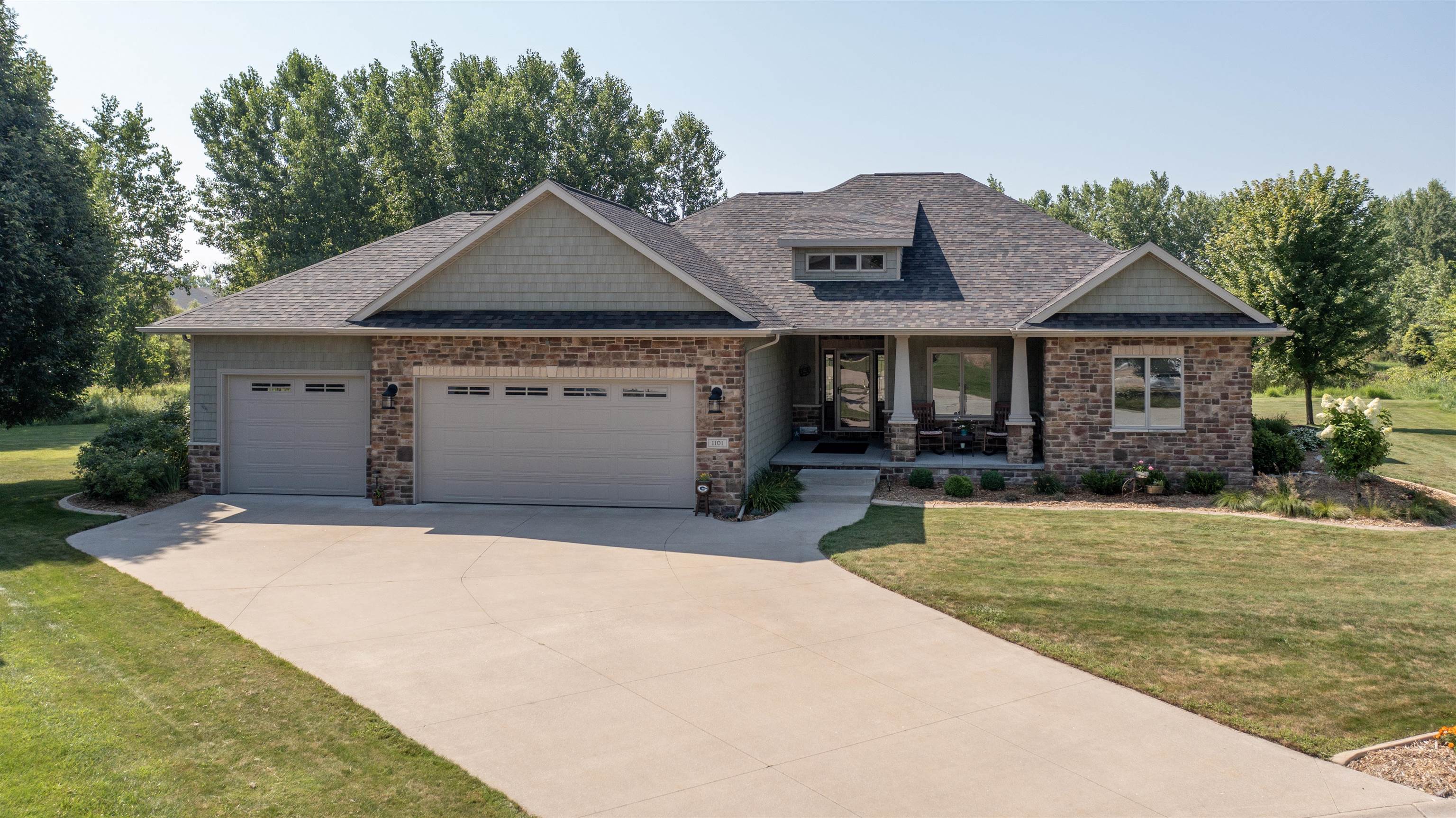 Appleton, Wisconsin, 54913, United States, 5 Bedrooms Bedrooms, ,4 BathroomsBathrooms,Residential,For Sale,1927956