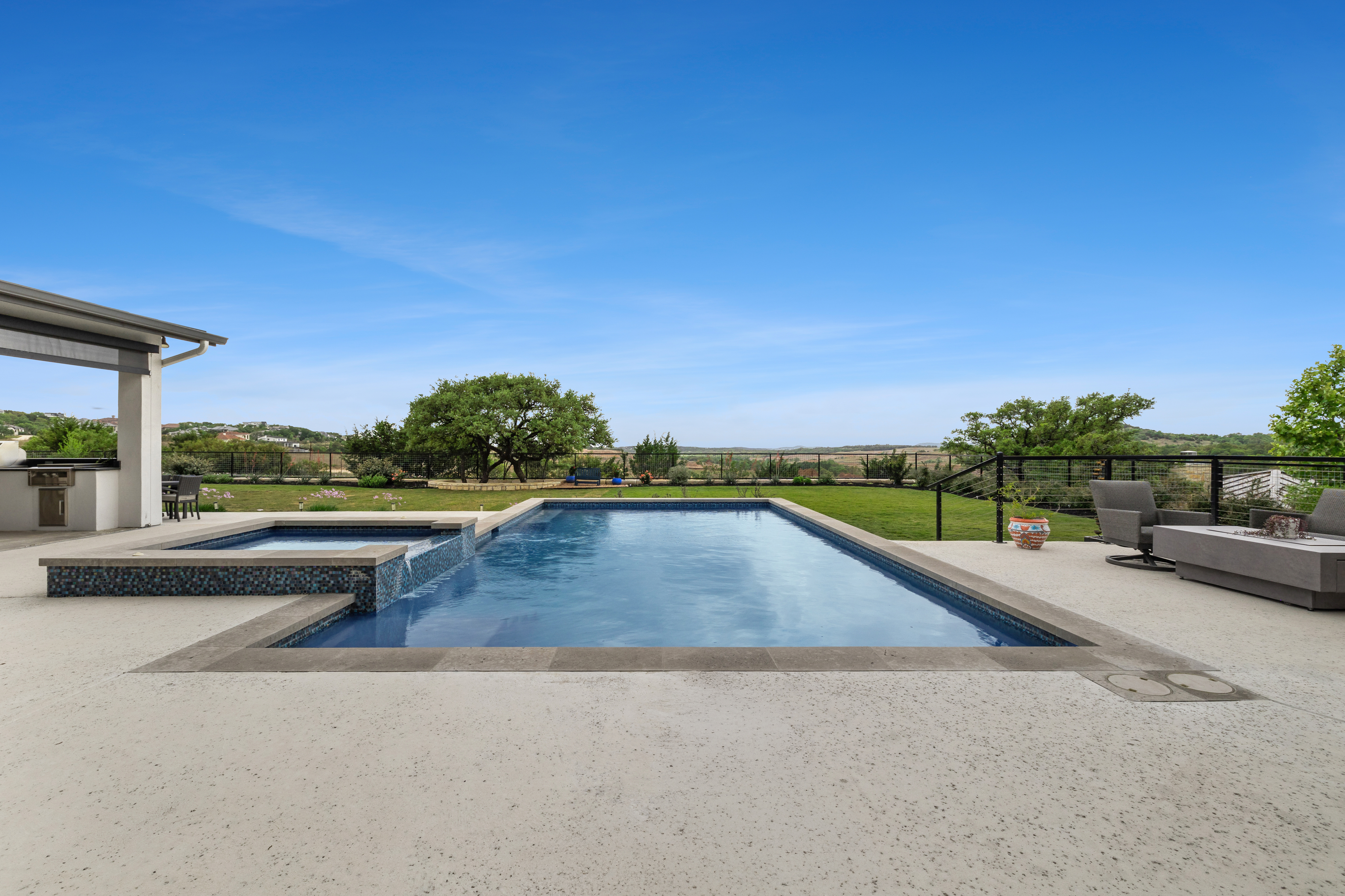  Custom Contemporary with Designer Finishes - 物件實景