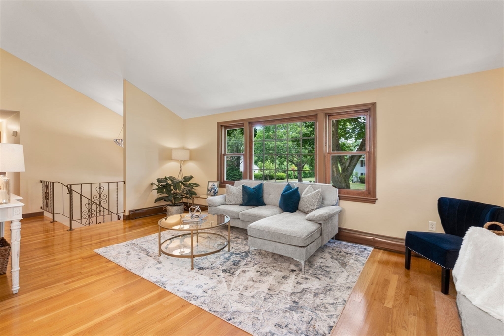 Norwood, Massachusetts, 02062, United States, 3 Bedrooms Bedrooms, ,2 BathroomsBathrooms,Residential,For Sale,1913621