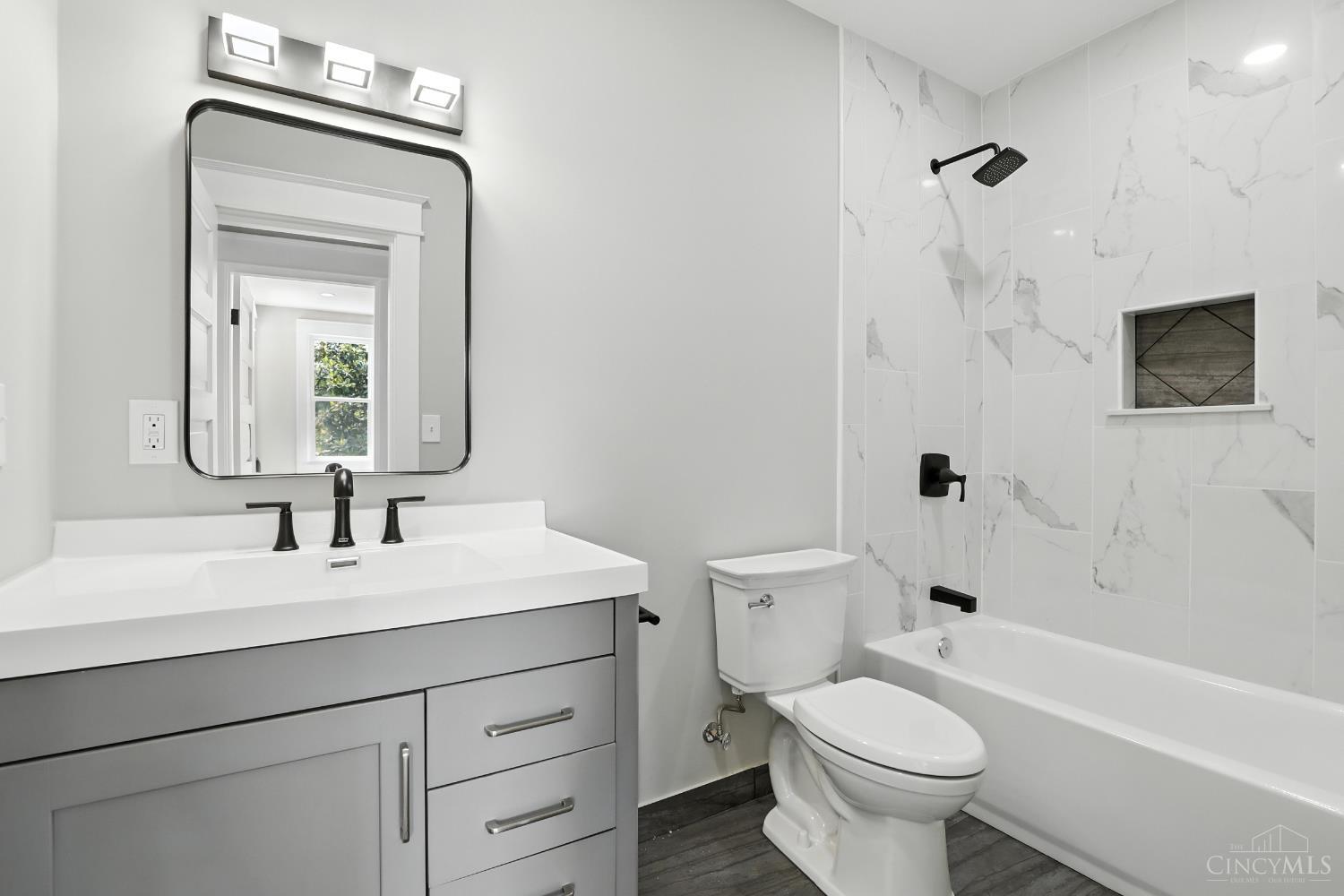 Cincinnati, Ohio, 45209, United States, 3 Bedrooms Bedrooms, ,3 BathroomsBathrooms,Residential,For Sale,1908402