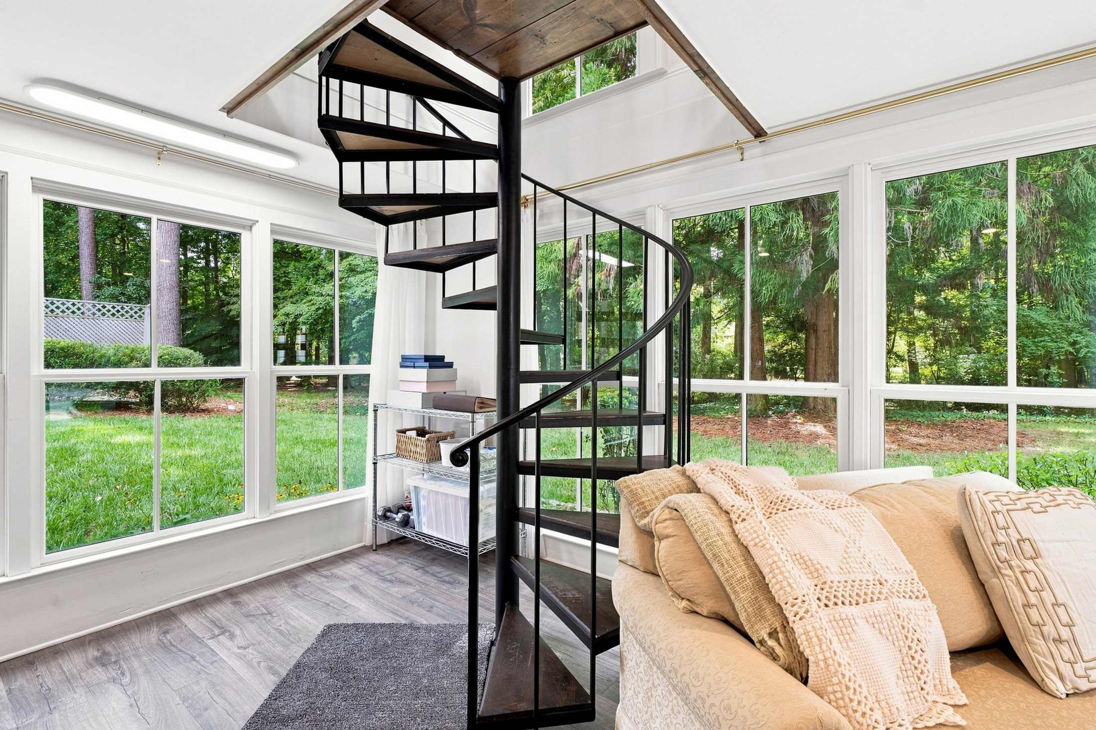  Thoughtfully Designed and Renovated Home in Londonberry Estates - 物件實景