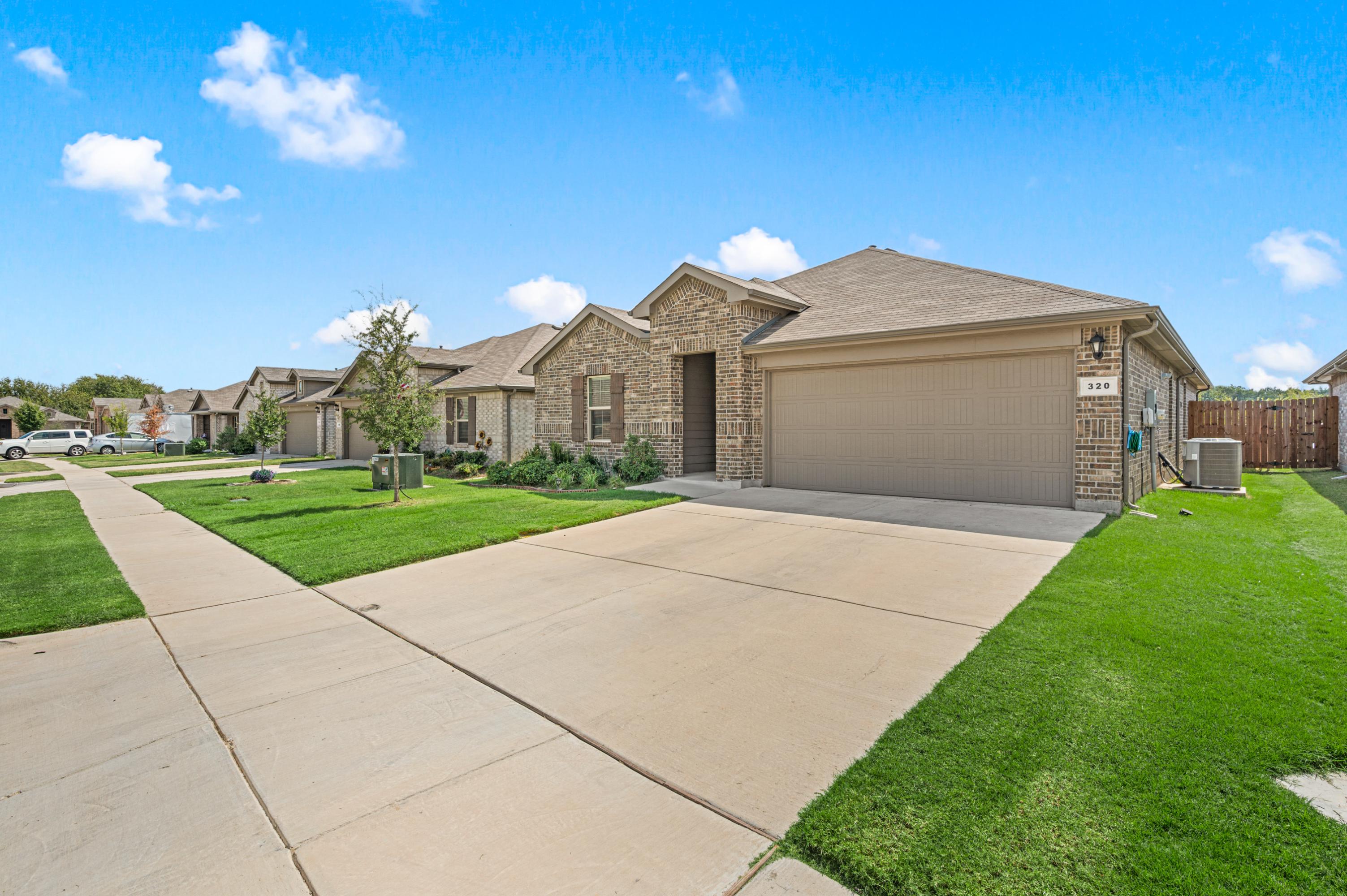  320 Sculptors Crossing, Springtown, TX, 76082 - 物件實景