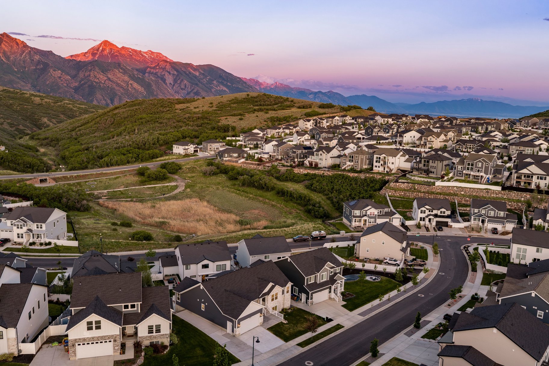  Walkout Rambler with Timpanogos & Lone Peak Views and Close Trail Access - 物件實景
