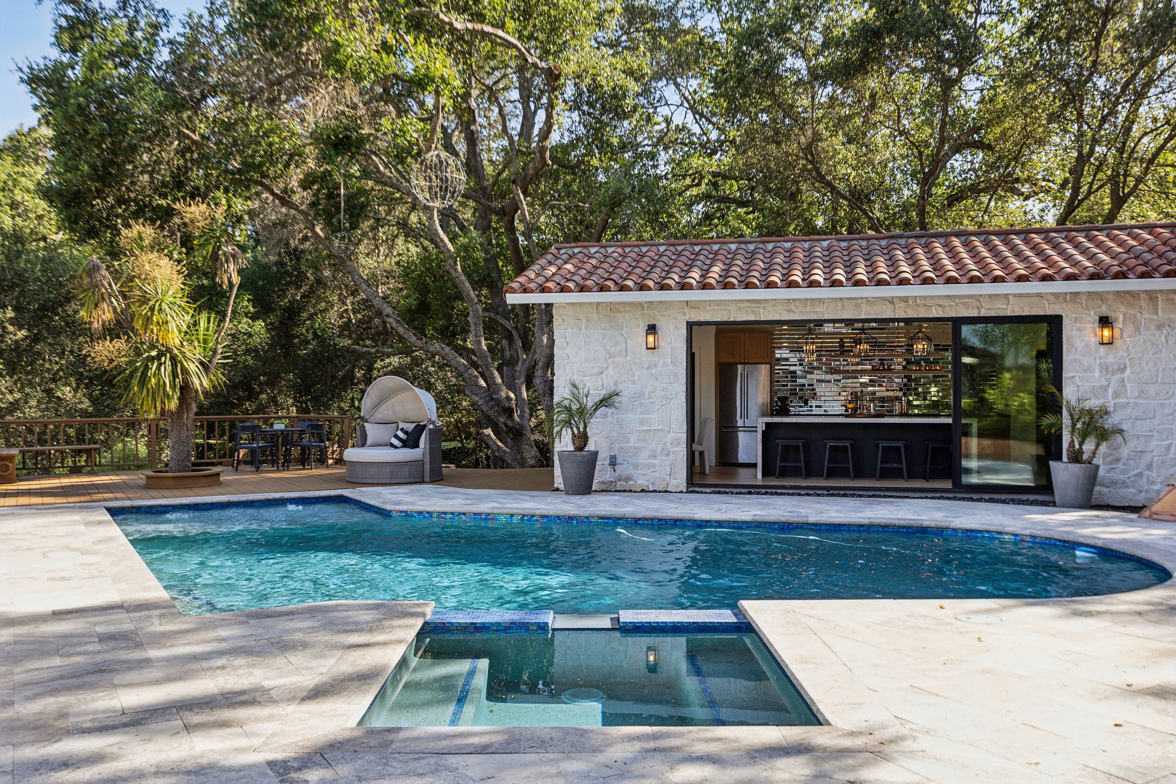  Private Gated Sanctuary With Expansive Outdoor Living - 物件實景