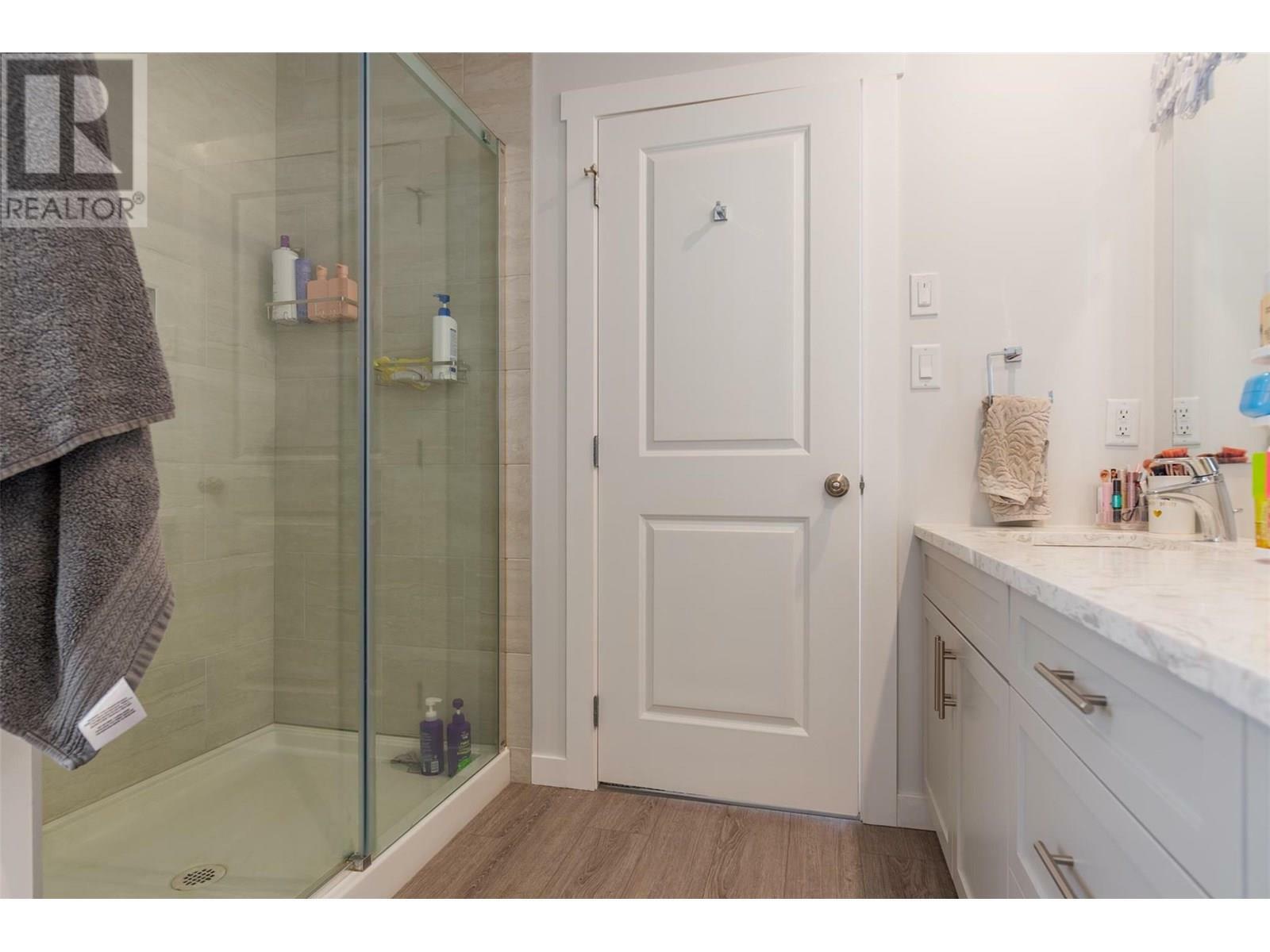 CASTLEGAR, British Columbia, V1N 4X8, CA, 6 Bedrooms Bedrooms, ,3 BathroomsBathrooms,Residential,For Sale,1883021