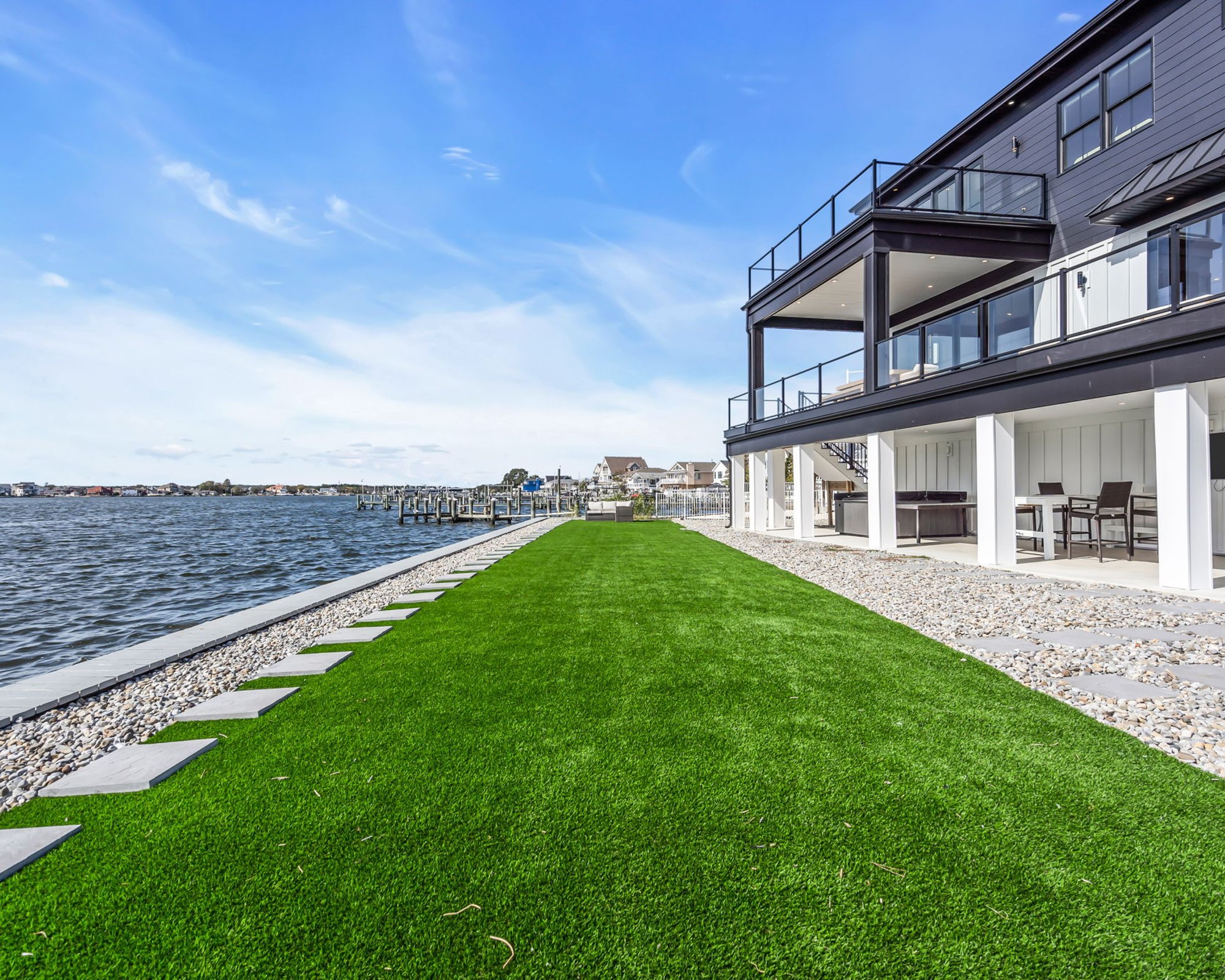  Exceptional Custom Built Waterfront Home - 物件實景
