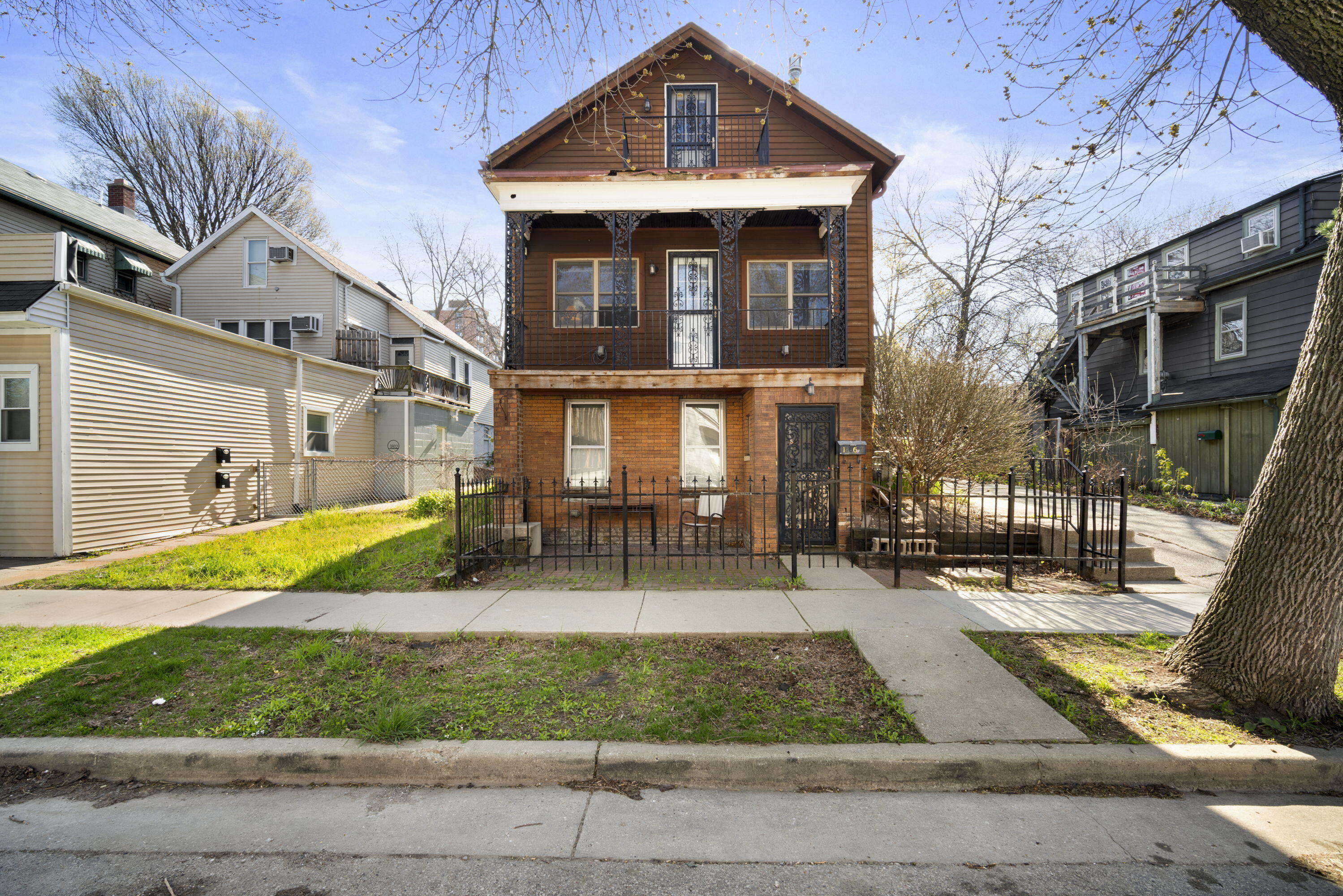 Milwaukee, Wisconsin, 53202, United States, 3 Bedrooms Bedrooms, ,3 BathroomsBathrooms,Residential,For Sale,1982792