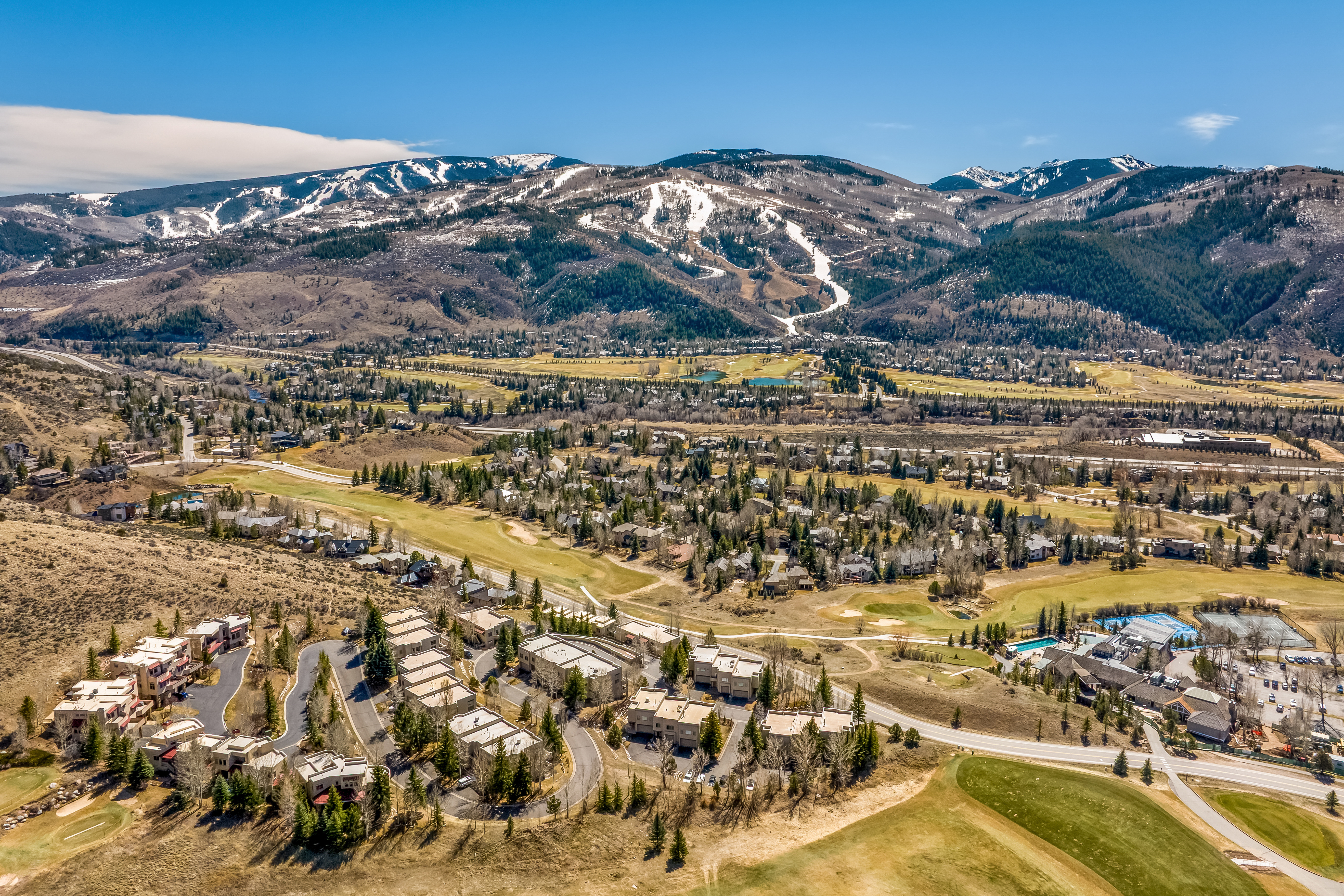  Captures sweeping views of Arrowhead and the surrounding mountain landscape. - 物件實景