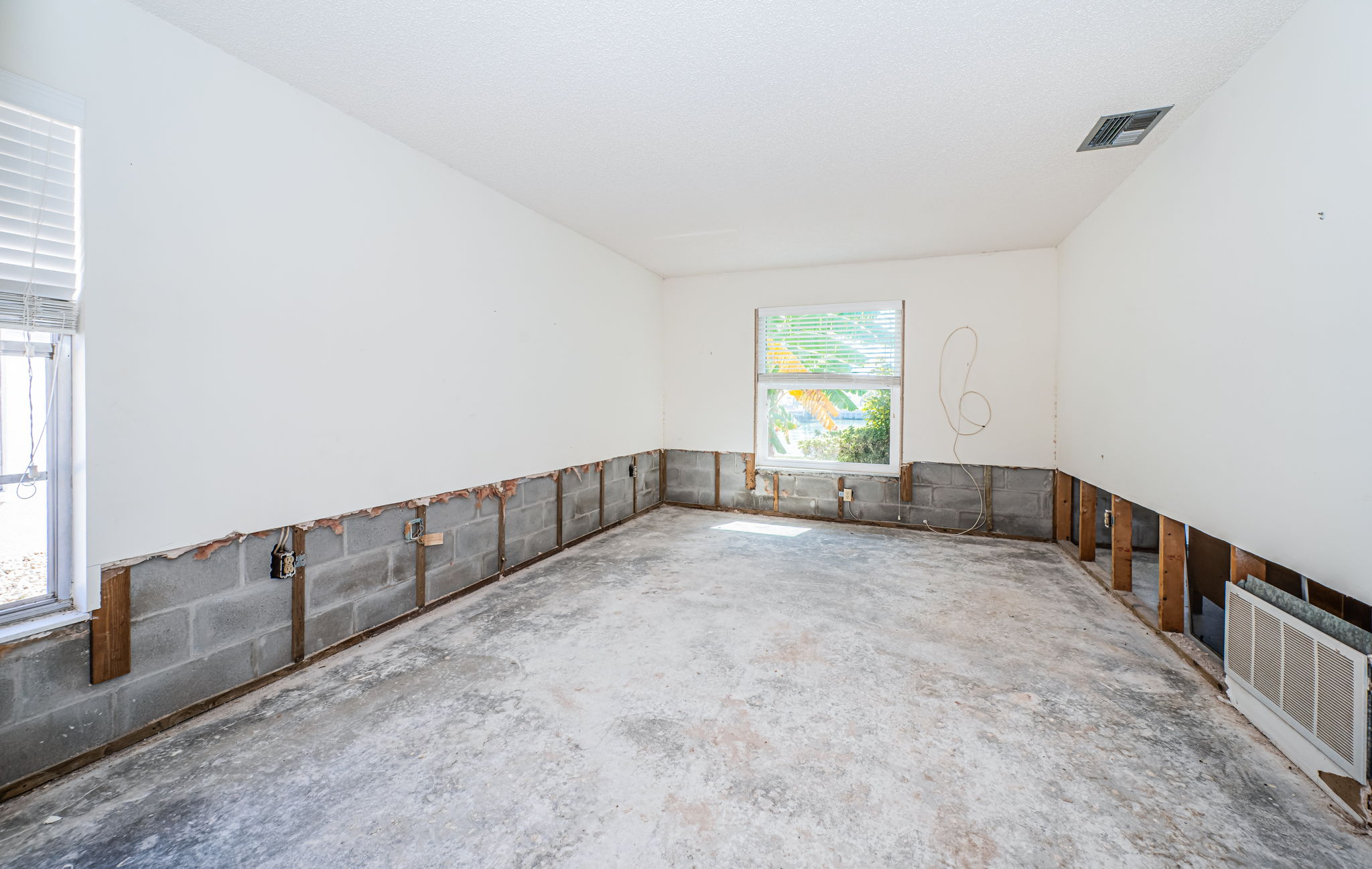 Treasure Island, Florida, 33706, United States, 3 Bedrooms Bedrooms, ,2 BathroomsBathrooms,Residential,For Sale,1976468