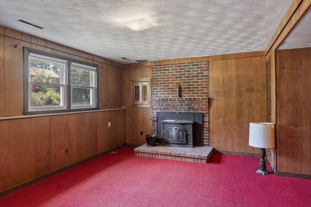 Peabody, Massachusetts, 01960, United States, 4 Bedrooms Bedrooms, ,2 BathroomsBathrooms,Residential,For Sale,1939511