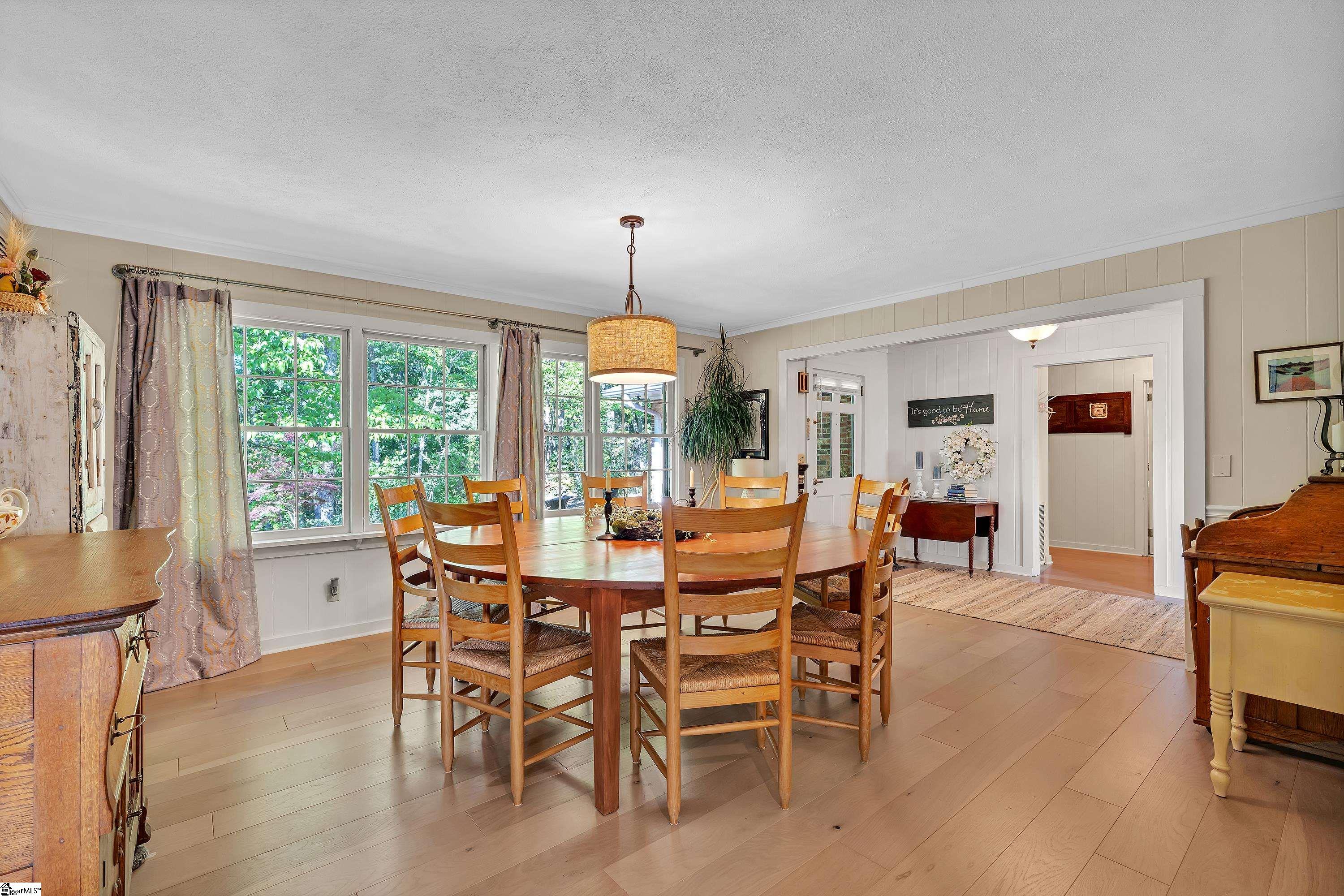 Landrum, South Carolina, 29356, United States, 3 Bedrooms Bedrooms, ,3 BathroomsBathrooms,Residential,For Sale,1948033