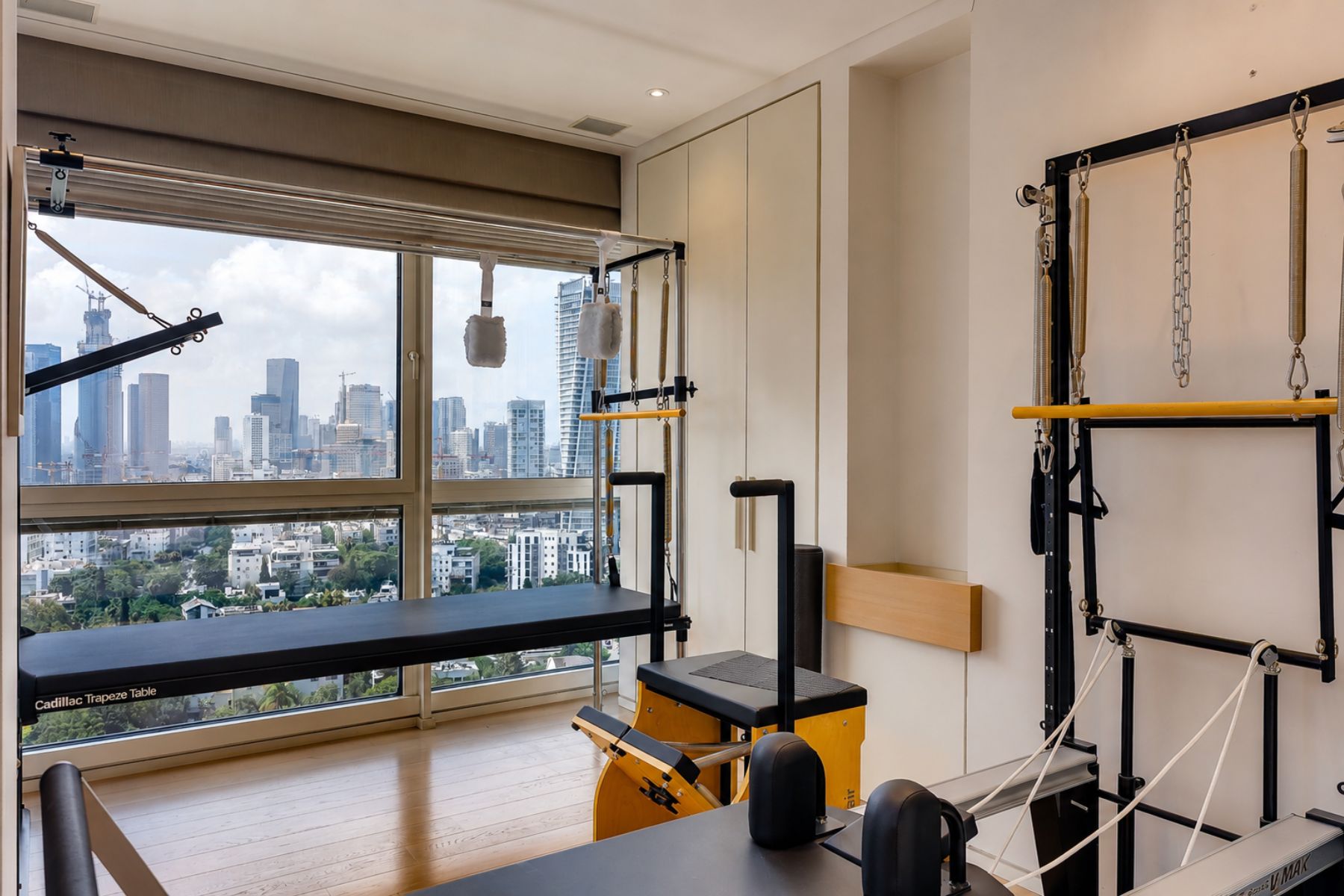  A Timeless Sea View Residence at Akirov Towers - 物件實景