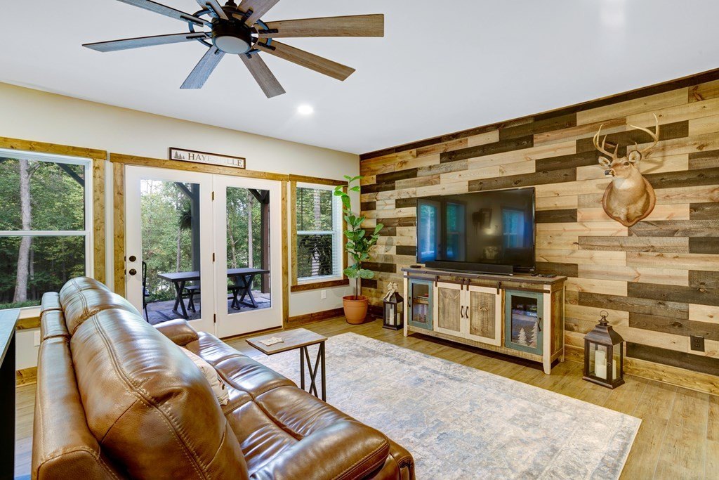 Hayesville, North Carolina, 28904, United States, 3 Bedrooms Bedrooms, ,3 BathroomsBathrooms,Residential,For Sale,1872419