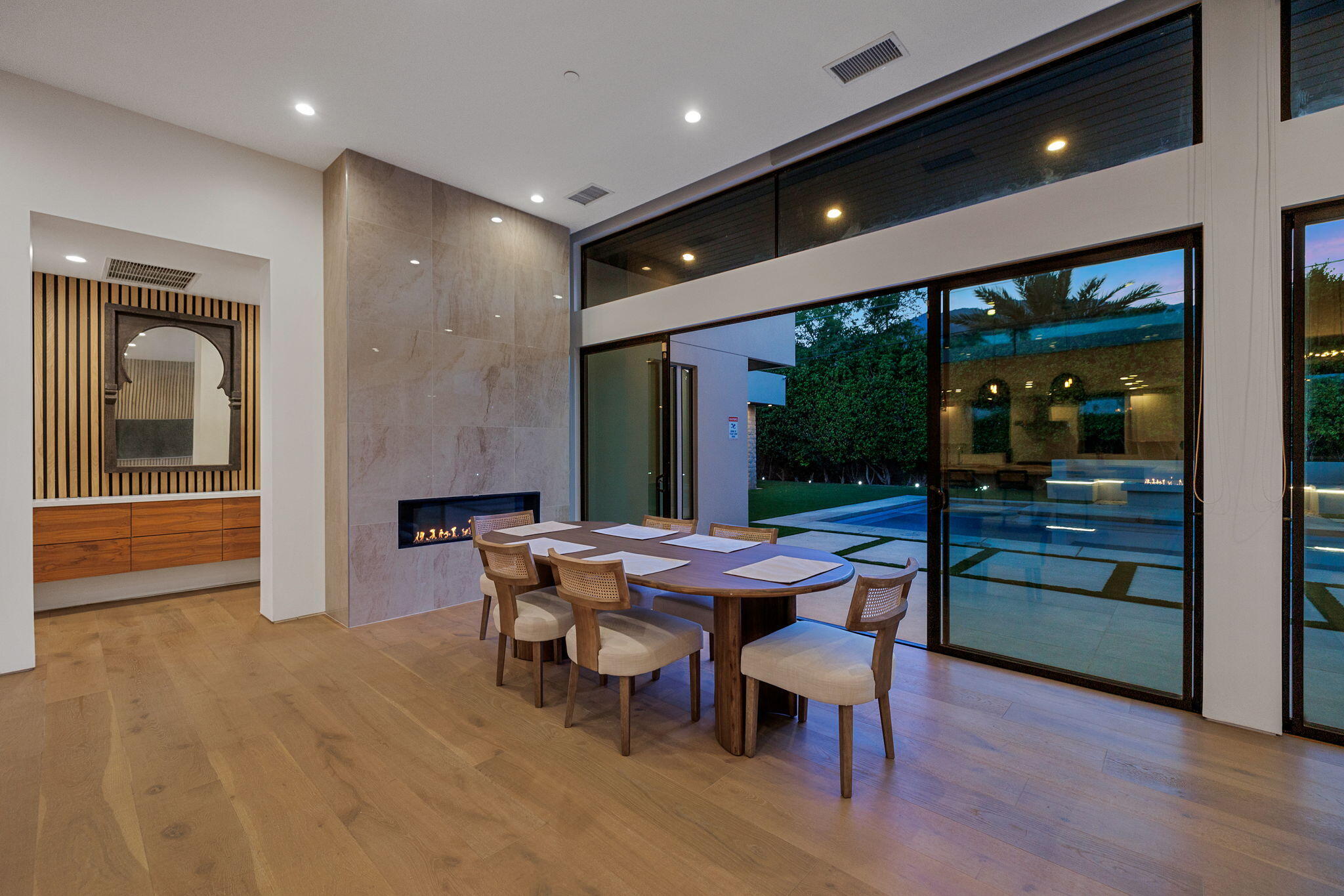 Palm Springs, California, 92262, United States, 5 Bedrooms Bedrooms, ,4 BathroomsBathrooms,Residential,For Sale,1805387