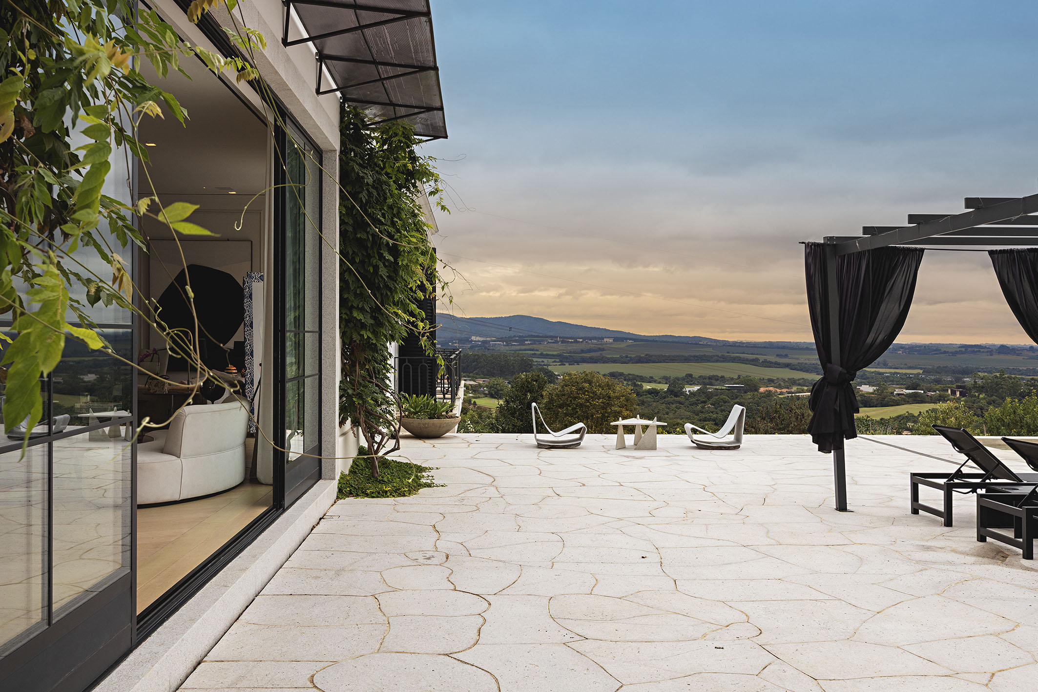  French-Inspired Residence on an Expansive Estate at Fazenda Boa Vista - 物件實景