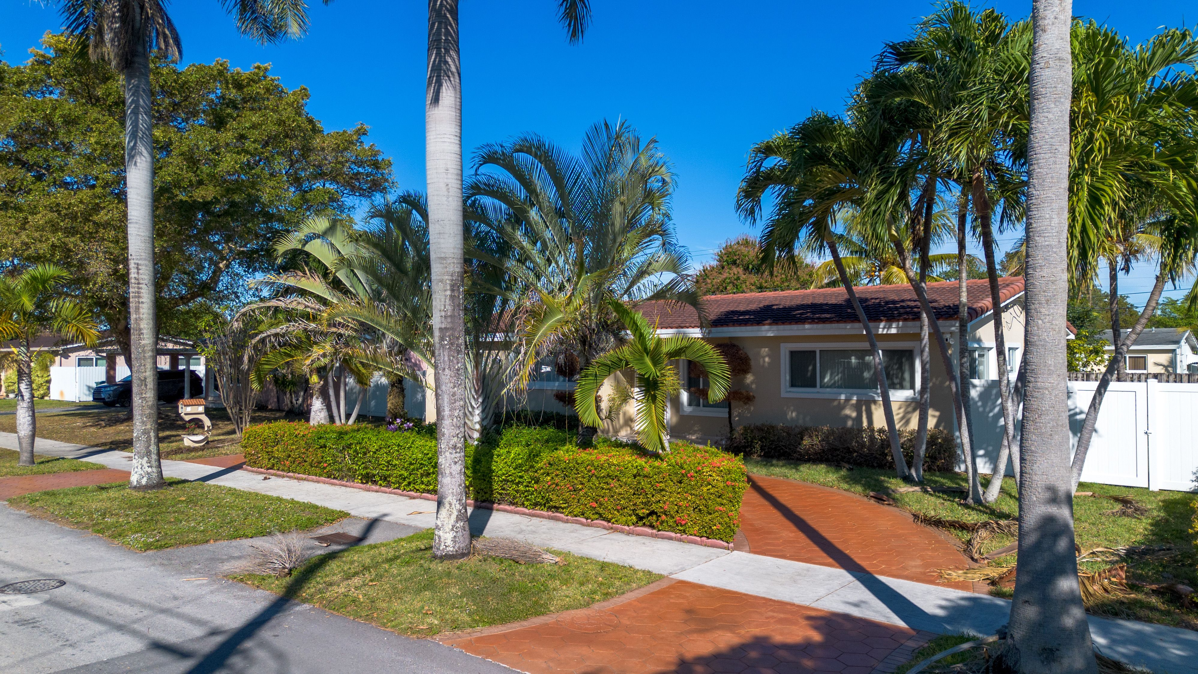  2475 NE 214th St, Aventura, FL, 33180 - 物件實景