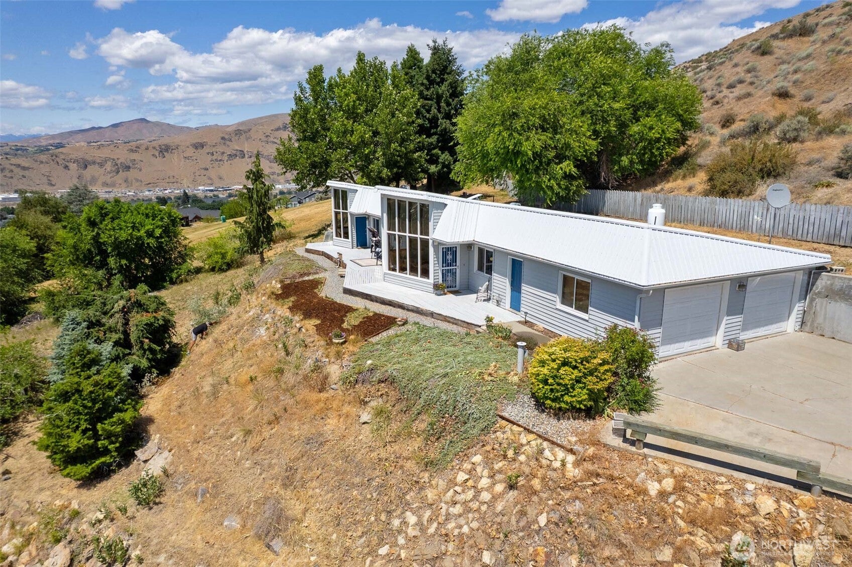 East Wenatchee, Washington, 98802, United States, 3 Bedrooms Bedrooms, ,2 BathroomsBathrooms,Residential,For Sale,1876357