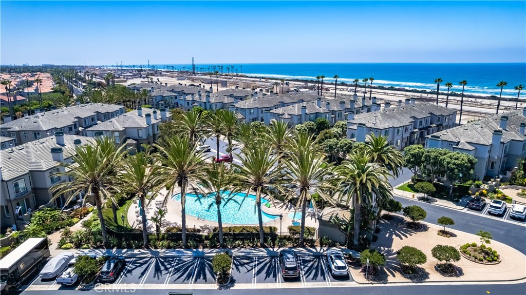 Huntington Beach, California, 92648, United States, 2 Bedrooms Bedrooms, ,3 BathroomsBathrooms,Residential,For Sale,1992033