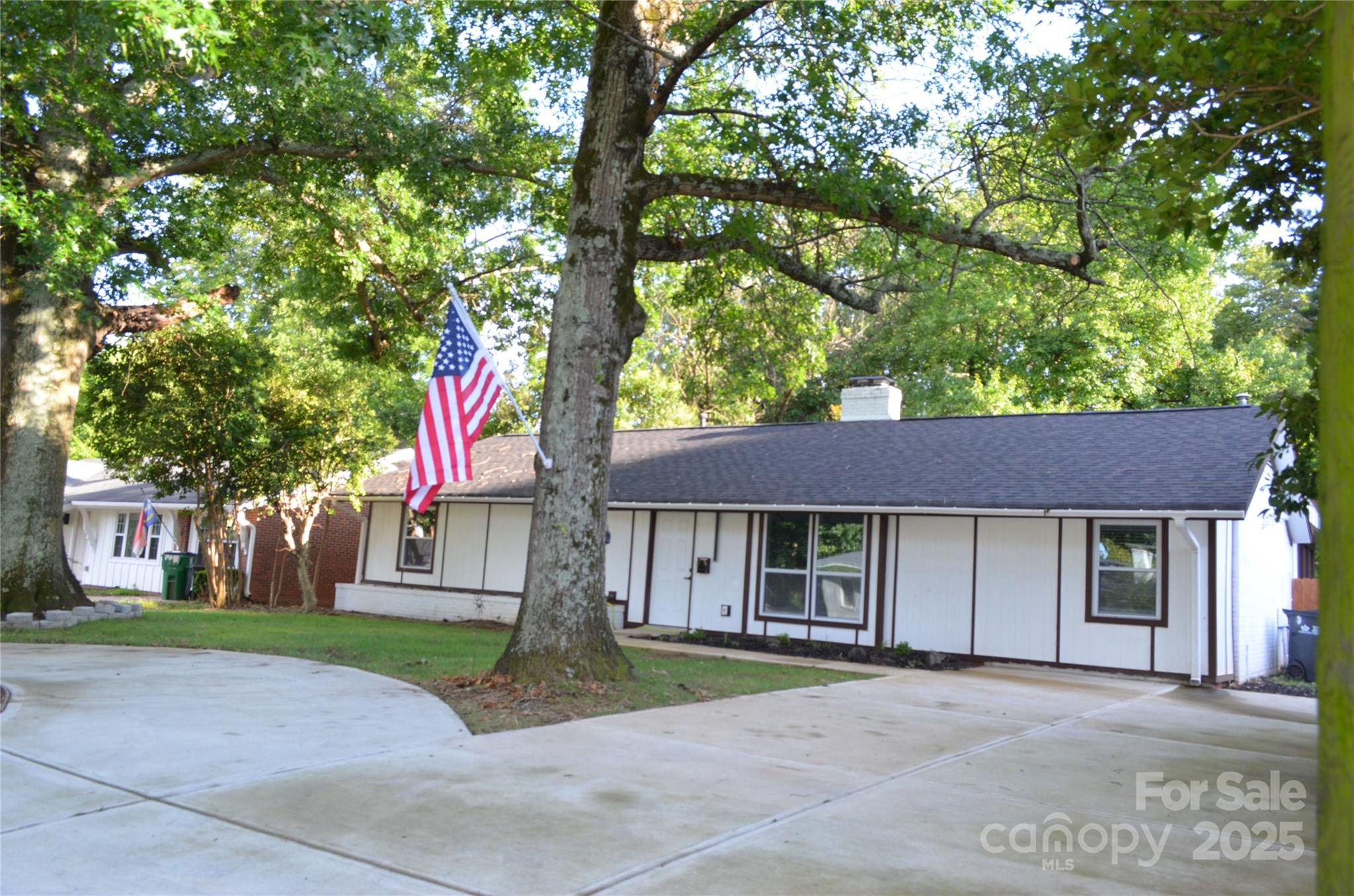 Charlotte, North Carolina, 28210, United States, 3 Bedrooms Bedrooms, ,3 BathroomsBathrooms,Residential,For Sale,1836887