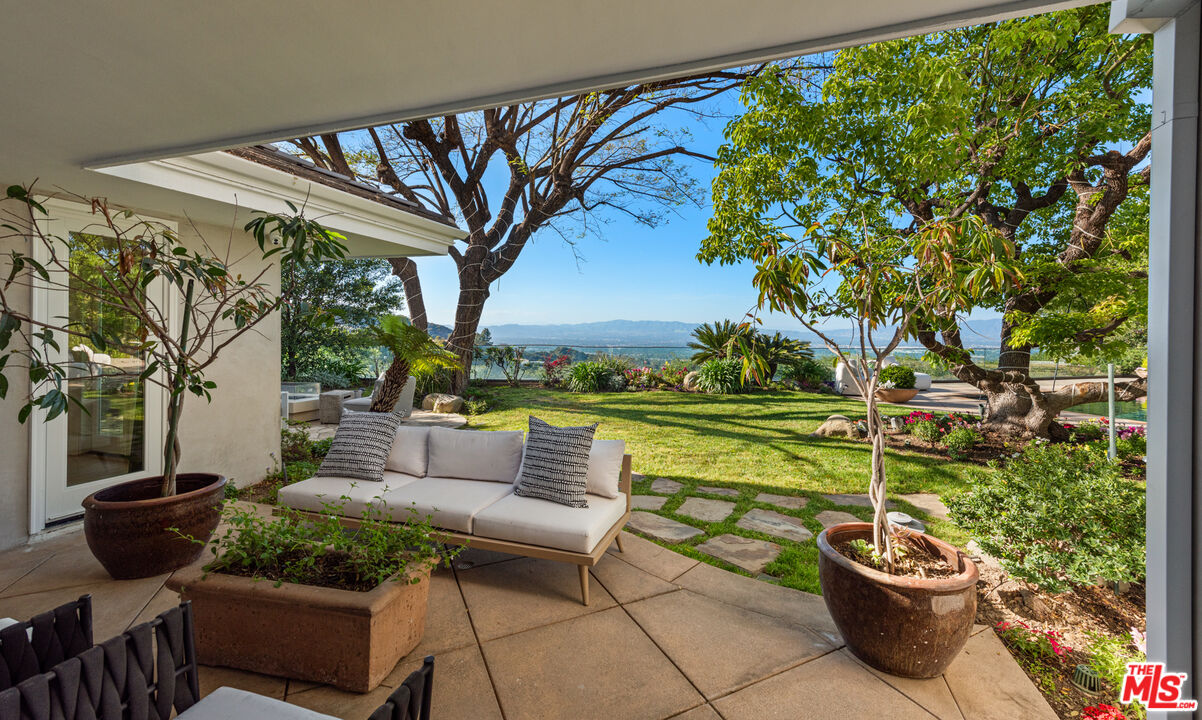 Los Angeles, California, 90049, United States, 5 Bedrooms Bedrooms, ,4 BathroomsBathrooms,Residential,For Sale,1889913