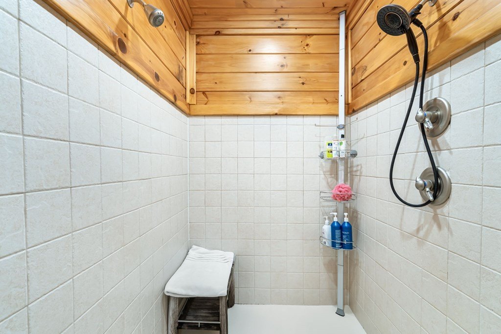 Hiawassee, Georgia, 30546, United States, 4 Bedrooms Bedrooms, ,4 BathroomsBathrooms,Residential,For Sale,1975098