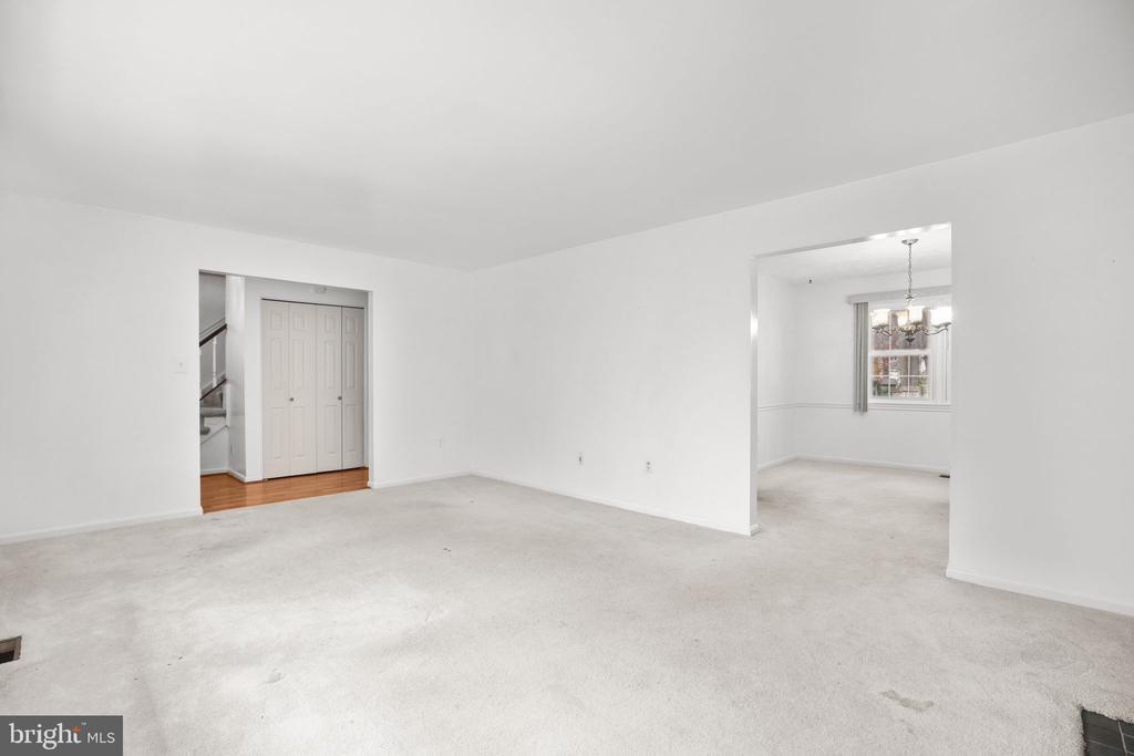 Springfield, Virginia, 22153, United States, 4 Bedrooms Bedrooms, ,4 BathroomsBathrooms,Residential,For Sale,1992836