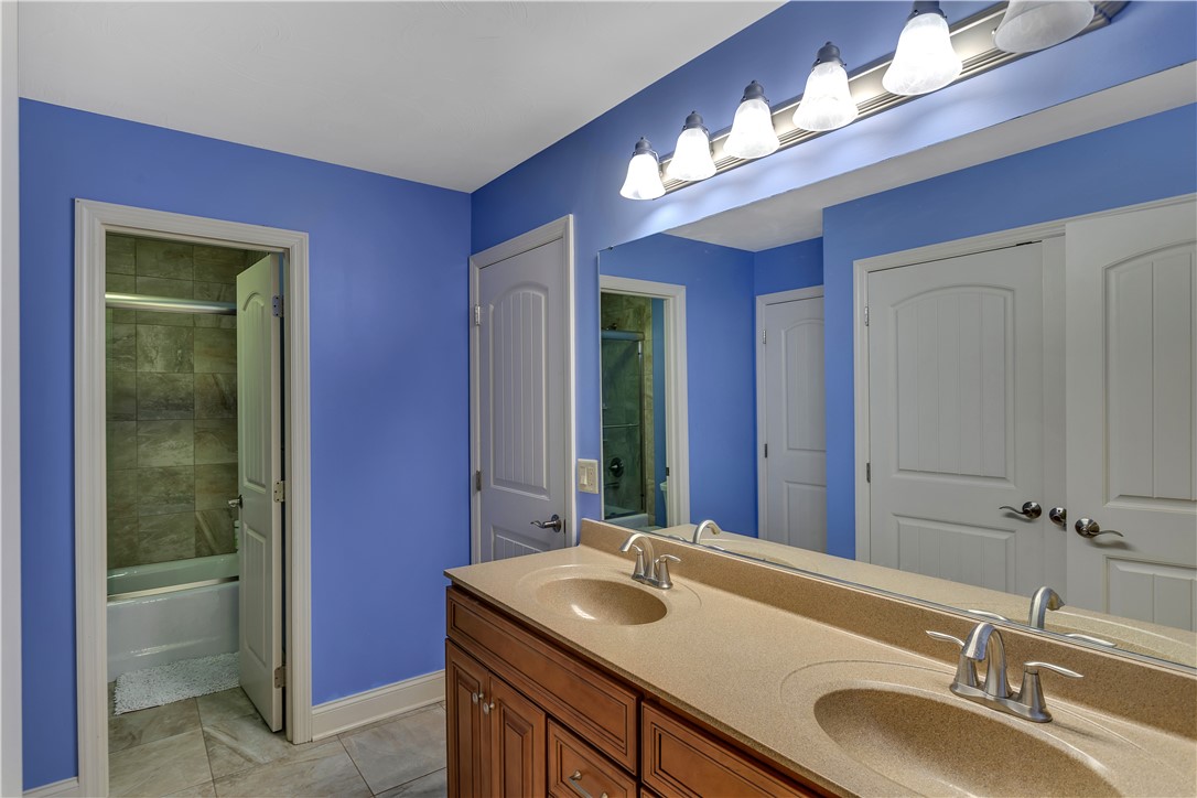 Peters Twp, Pennsylvania, 15317, United States, 4 Bedrooms Bedrooms, ,4 BathroomsBathrooms,Residential,For Sale,2002286