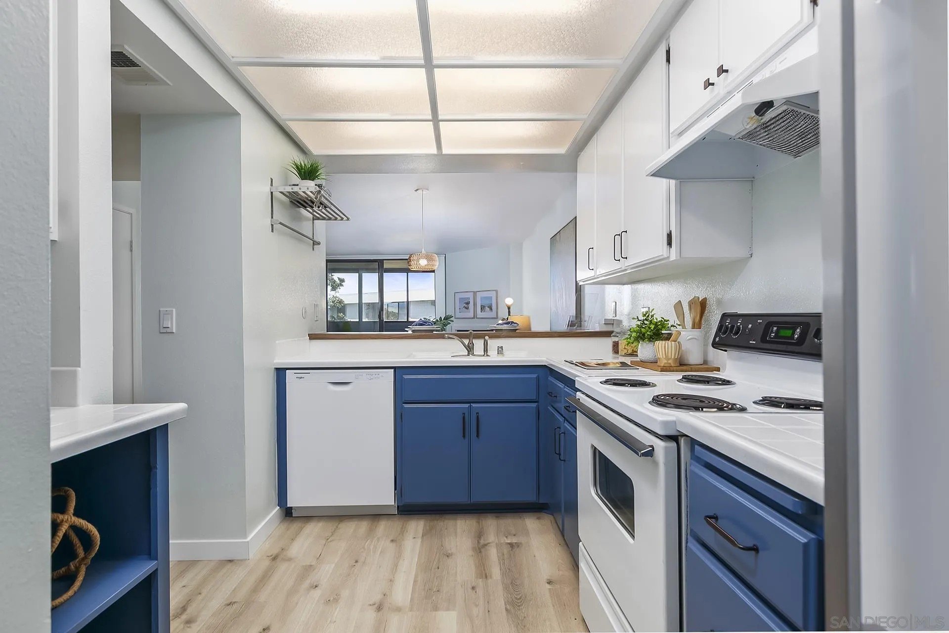 San Diego, California, 92110, United States, 1 Bedroom Bedrooms, ,1 BathroomBathrooms,Residential,For Sale,1970133