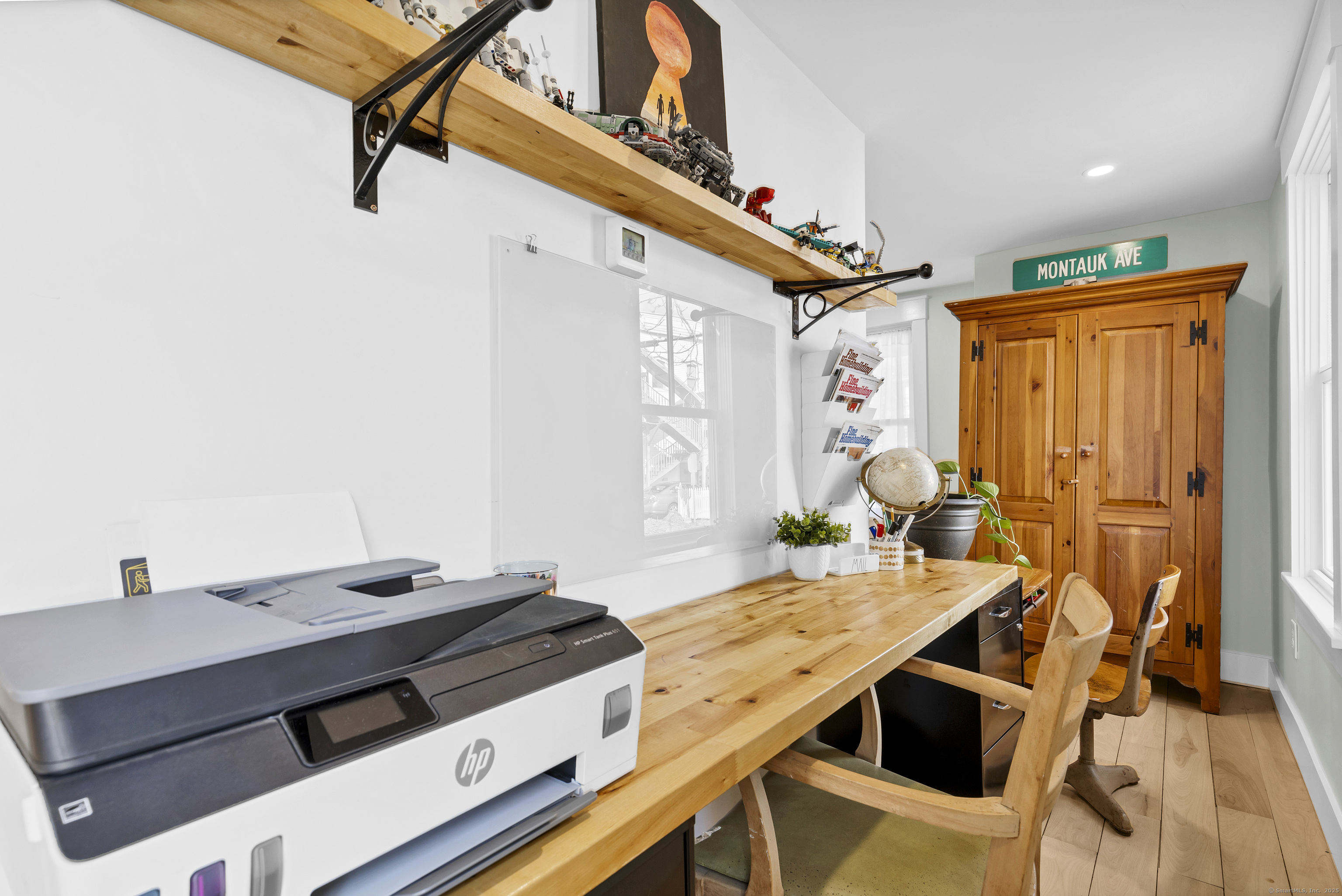 Groton, Connecticut, 06340, United States, 3 Bedrooms Bedrooms, ,2 BathroomsBathrooms,Residential,For Sale,1928735