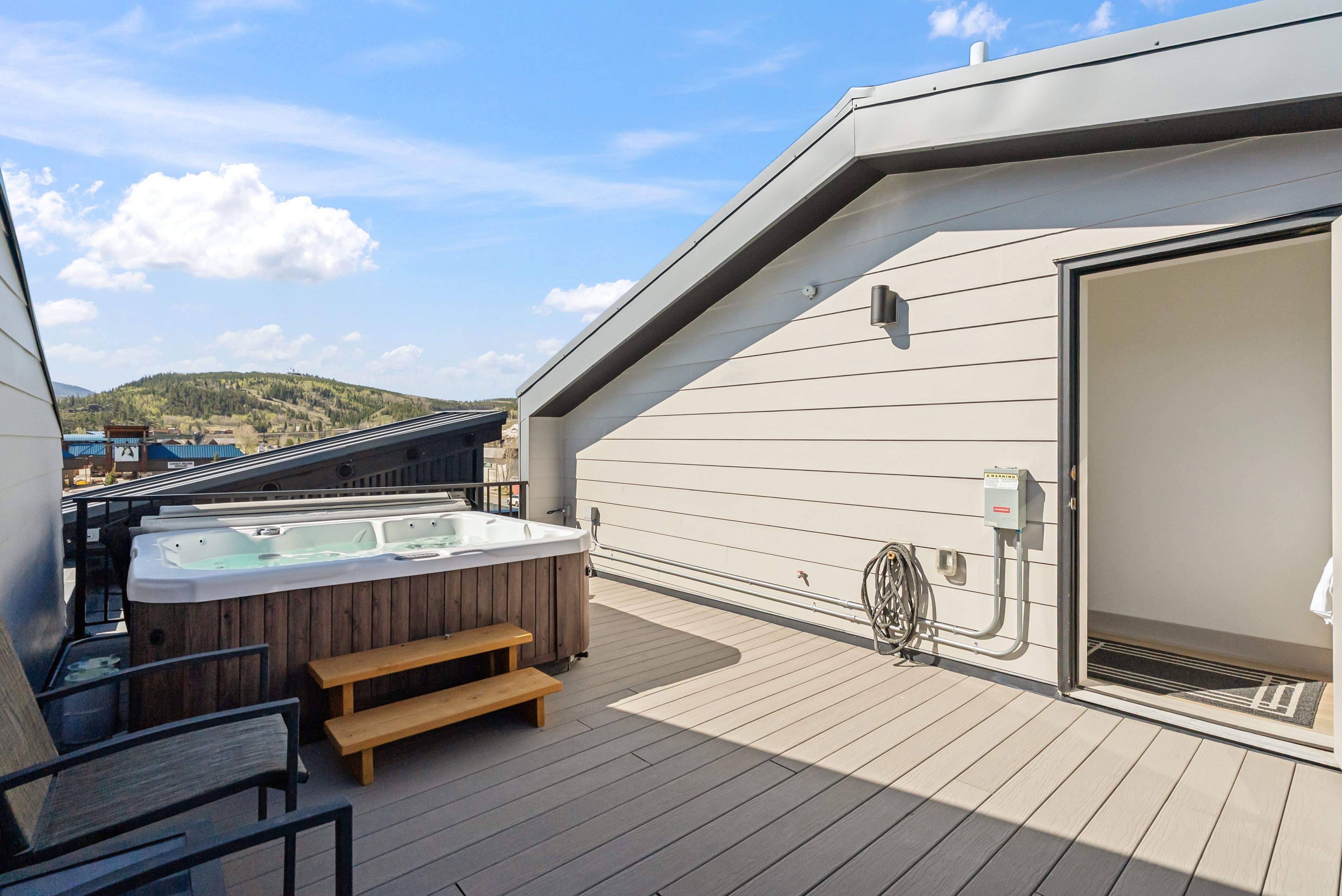  Modern Design Meets Mountain Living - 物件實景