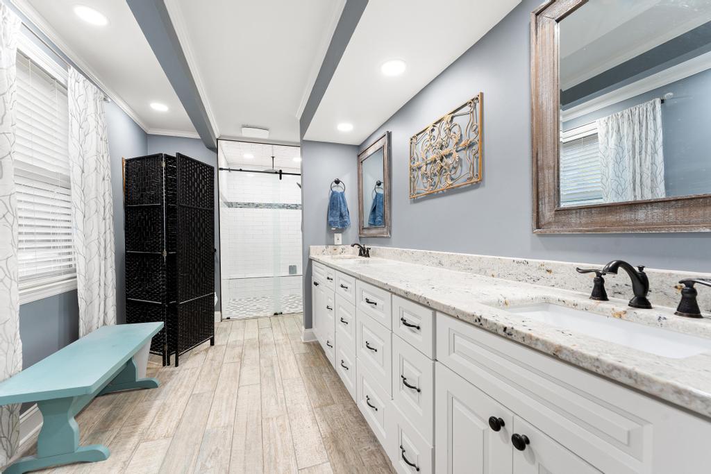 Hartwell, Georgia, 30643, United States, 4 Bedrooms Bedrooms, ,3 BathroomsBathrooms,Residential,For Sale,1989315