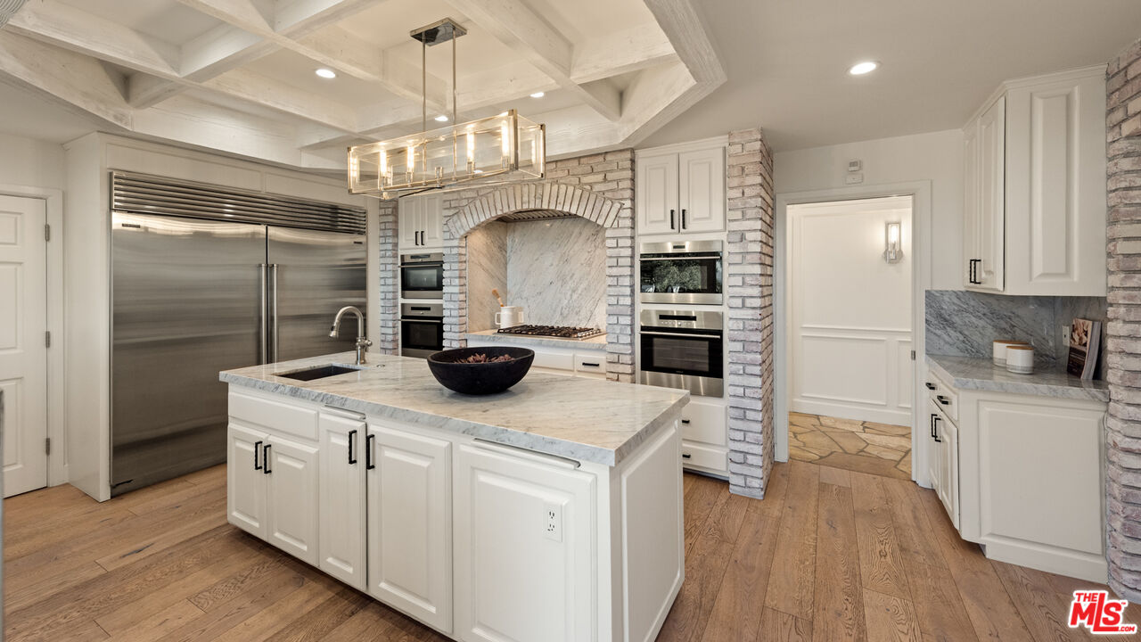 Los Angeles, California, 90049, United States, 5 Bedrooms Bedrooms, ,4 BathroomsBathrooms,Residential,For Sale,1889913