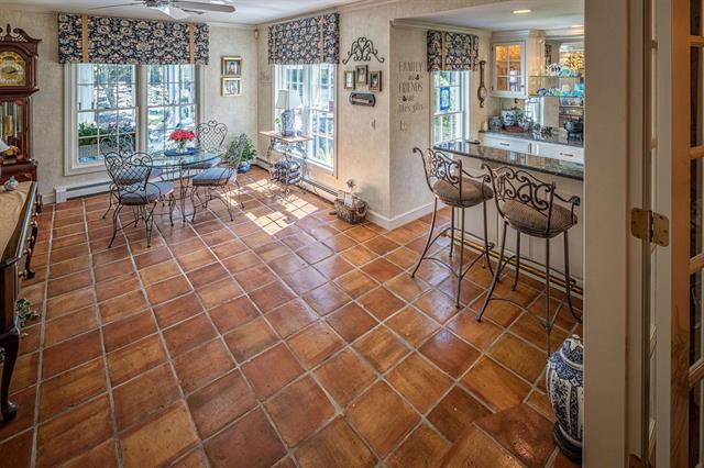 Dover, New Hampshire, 03820, United States, 3 Bedrooms Bedrooms, ,4 BathroomsBathrooms,Residential,For Sale,1926257