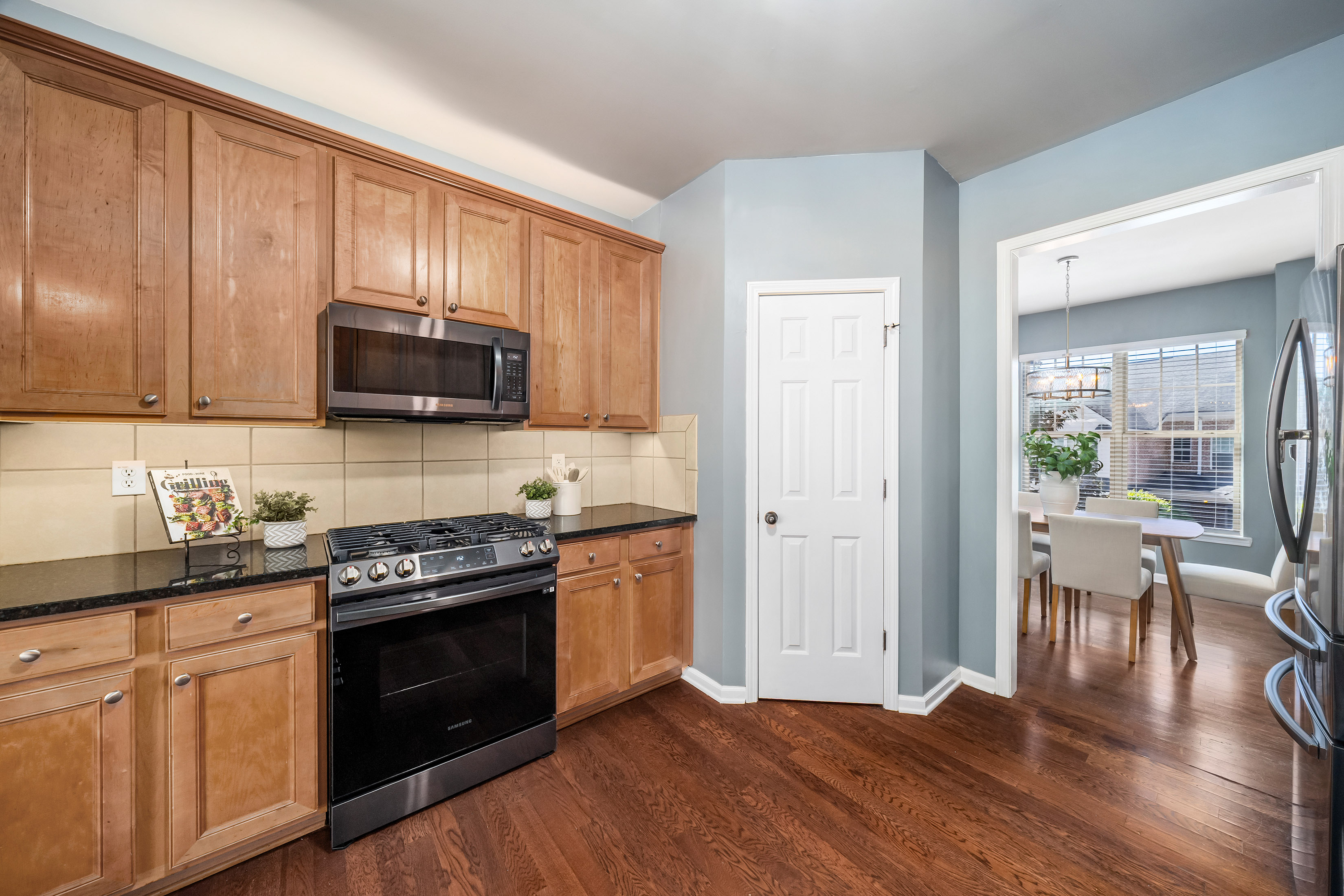  Beautifully Appointed End-Unit Townhome - 物件實景