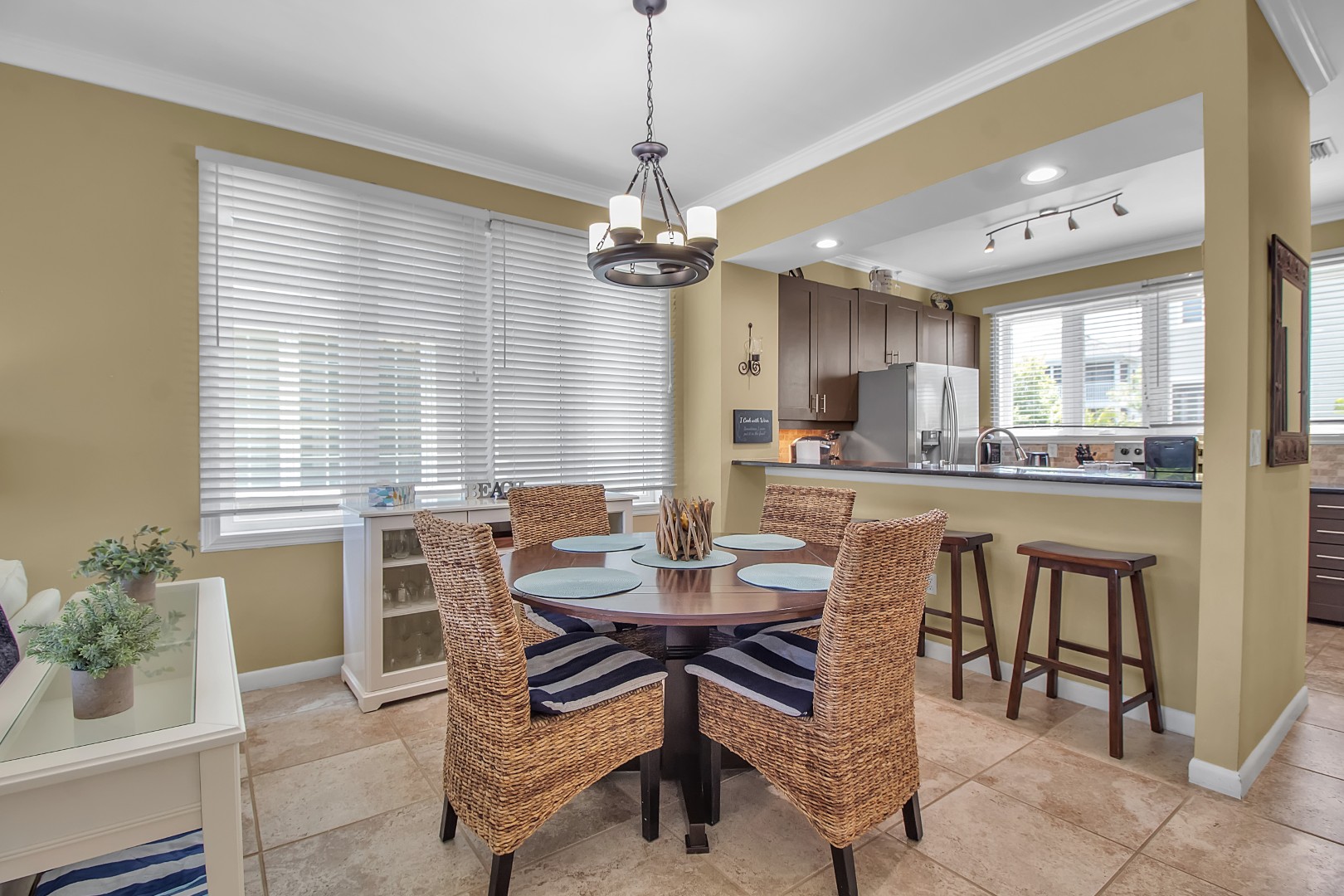 Longboat Key, Florida, 34228, United States, 2 Bedrooms Bedrooms, ,3 BathroomsBathrooms,Residential,For Sale,1923234