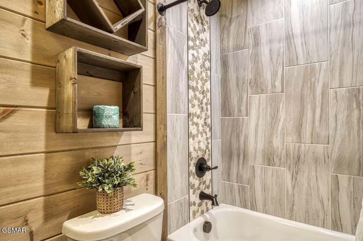 Sevierville, Tennessee, 37862, United States, 5 Bedrooms Bedrooms, ,5 BathroomsBathrooms,Residential,For Sale,2008857