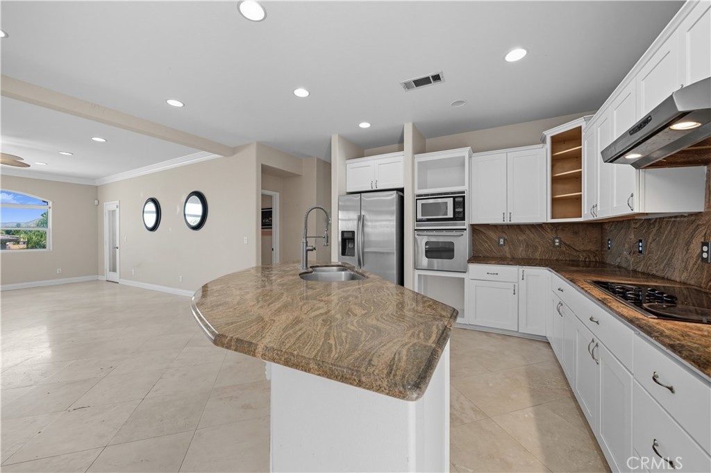 Canyon Lake, California, 92587, United States, 6 Bedrooms Bedrooms, ,5 BathroomsBathrooms,Residential,For Sale,1975994