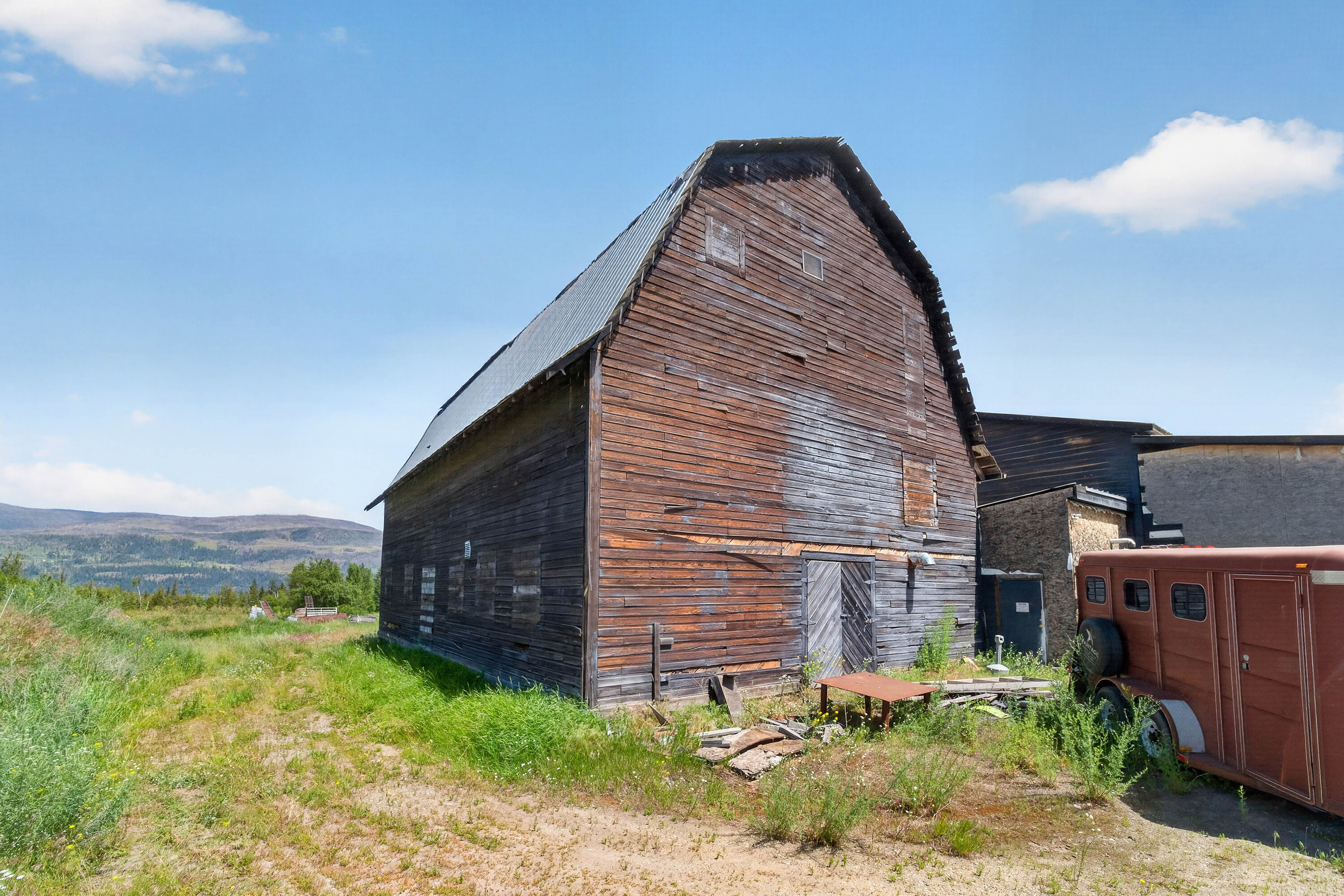  158 Acre Lakeview Homestead - 物件實景