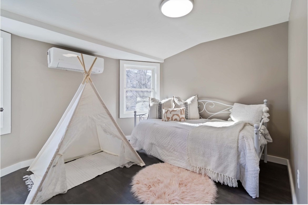 Stoneham, Massachusetts, 02180, United States, 3 Bedrooms Bedrooms, ,2 BathroomsBathrooms,Residential,For Sale,1951167
