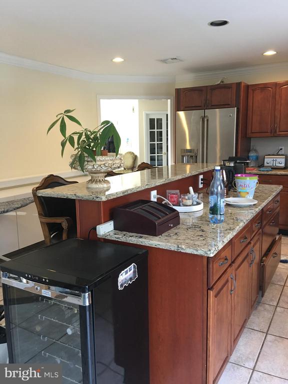 Manalapan, New Jersey, 07726, United States, 4 Bedrooms Bedrooms, ,3 BathroomsBathrooms,Residential,For Sale,1977745