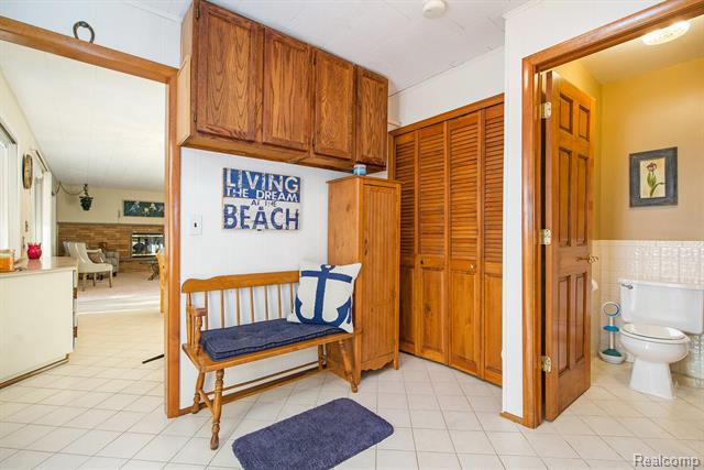 Putnam Twp, Michigan, 48169, United States, 3 Bedrooms Bedrooms, ,2 BathroomsBathrooms,Residential,For Sale,1981909