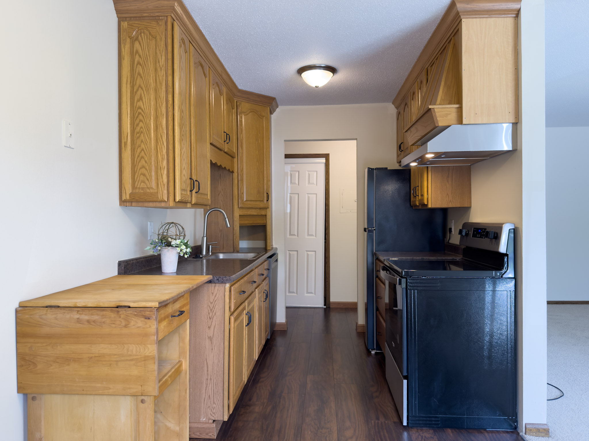  Bright Updated Condo Near Downtown Hopkins - 物件實景
