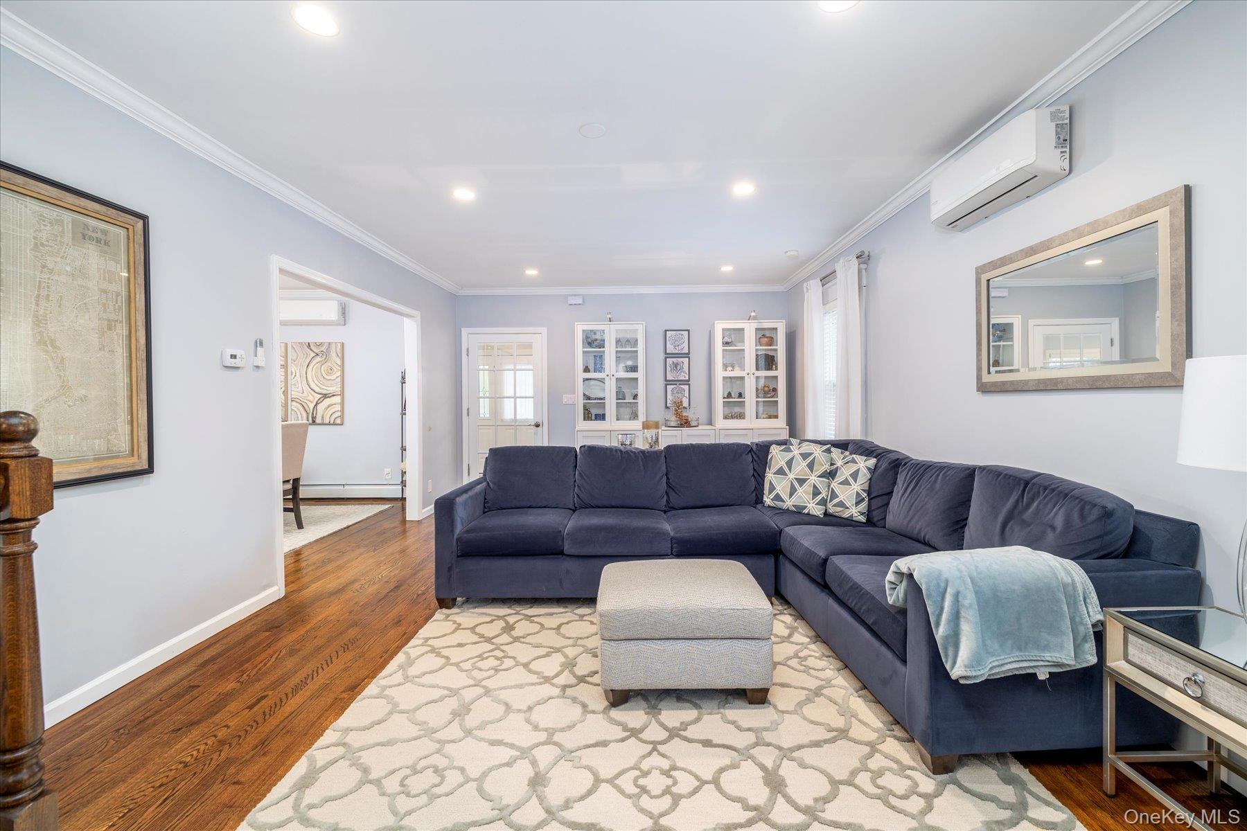 Lynbrook, New York, 11563, United States, 3 Bedrooms Bedrooms, ,2 BathroomsBathrooms,Residential,For Sale,1988362