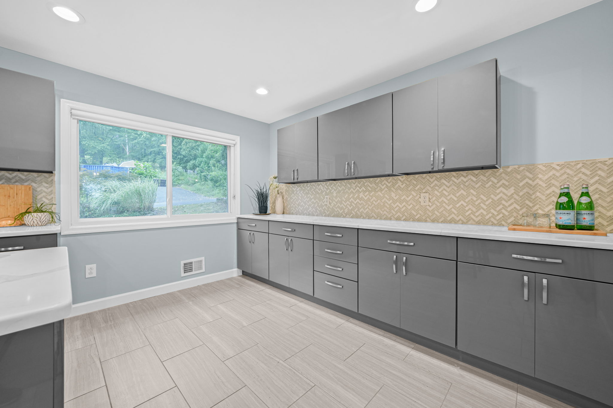 Denville Twp, New Jersey, 07834, United States, 4 Bedrooms Bedrooms, ,3 BathroomsBathrooms,Residential,For Sale,1928892
