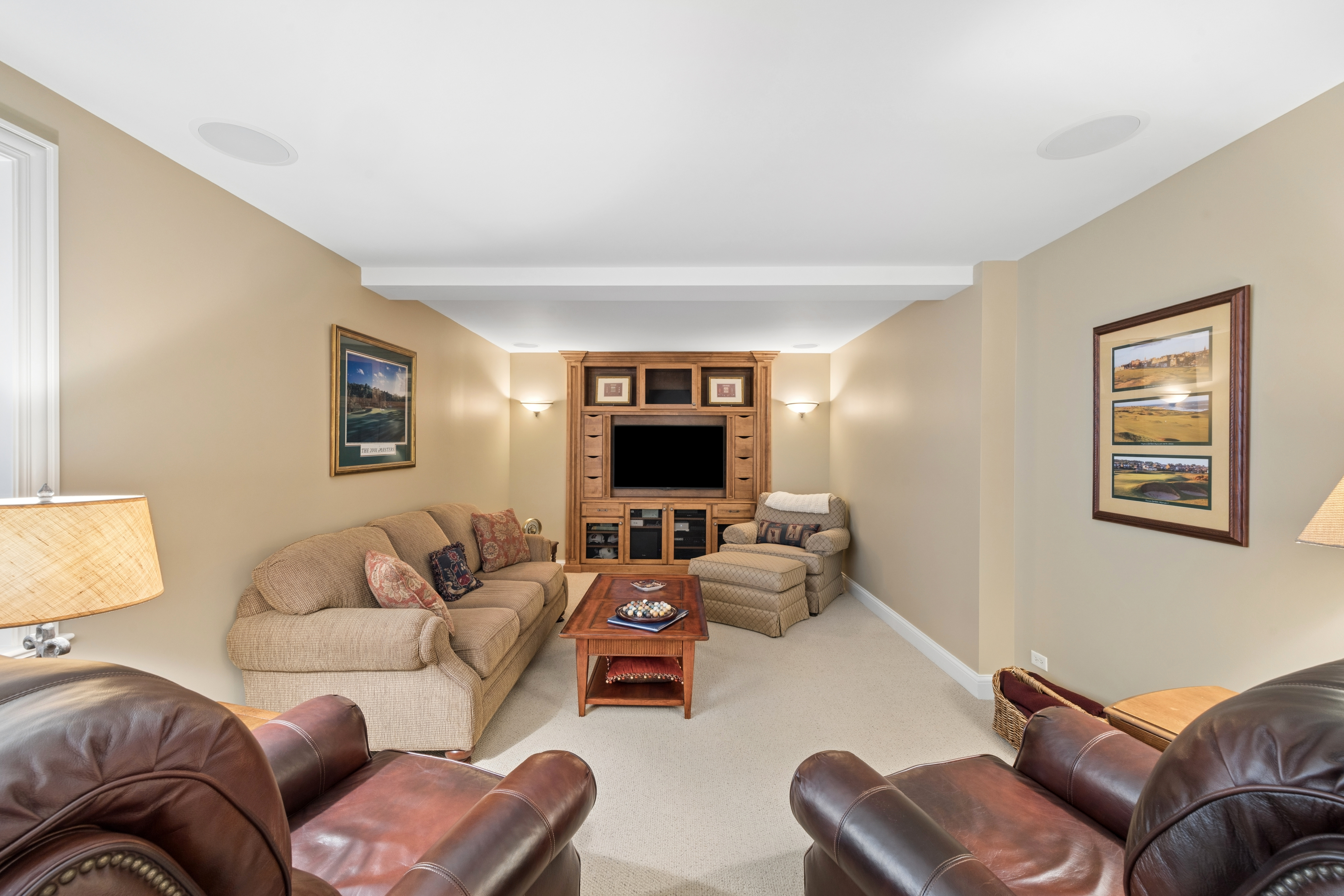  Impressive Cedar and Sstone Home in A+ Sought After Location - 物件實景