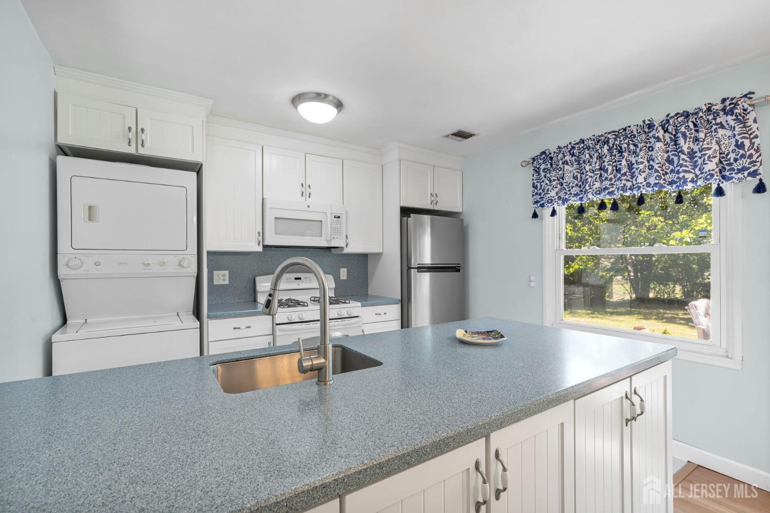 South Brunswick, New Jersey, 08824, United States, 3 Bedrooms Bedrooms, ,2 BathroomsBathrooms,Residential,For Sale,1941671